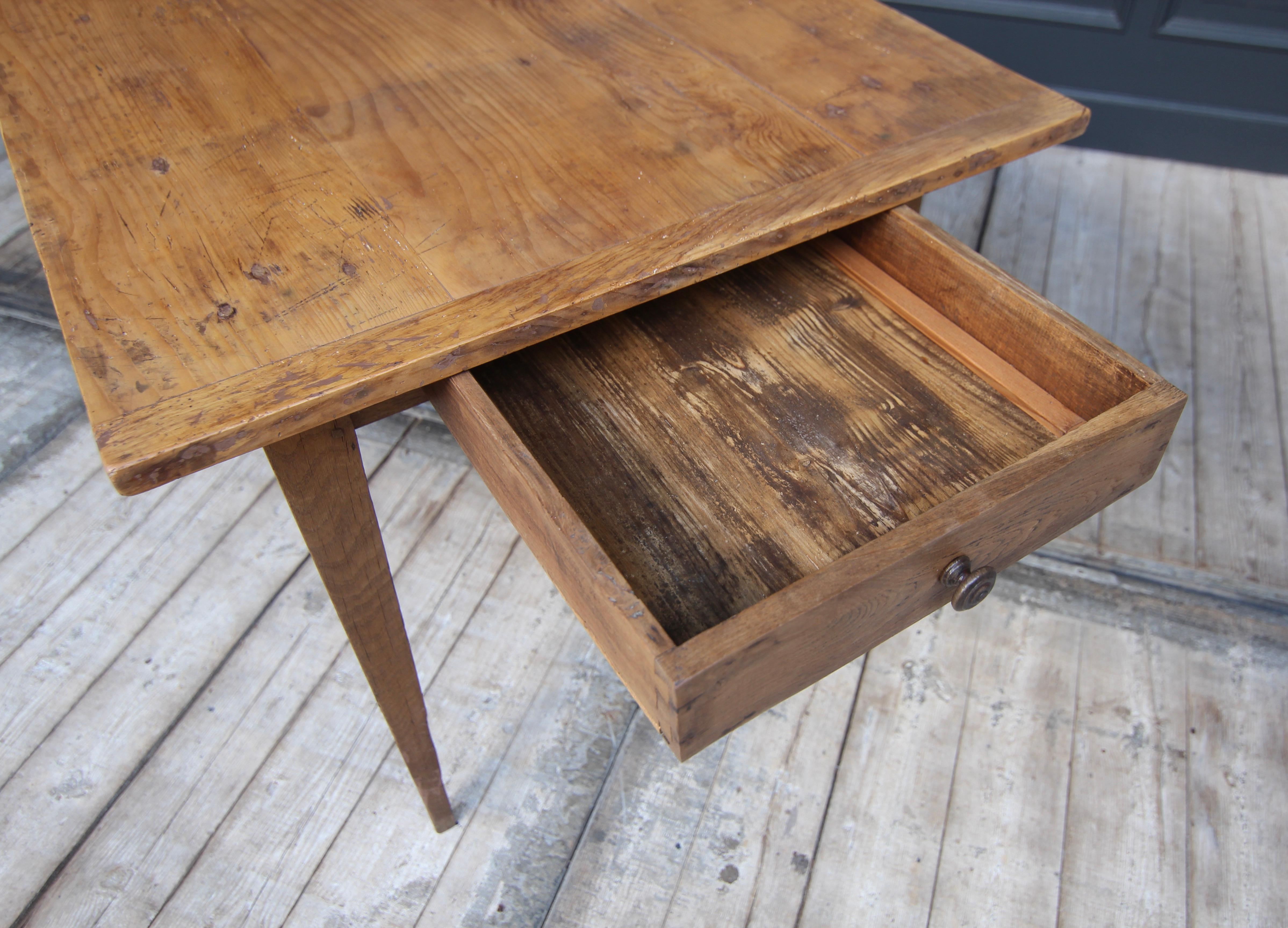 Early 20th Century Oak and Pine Table For Sale 14