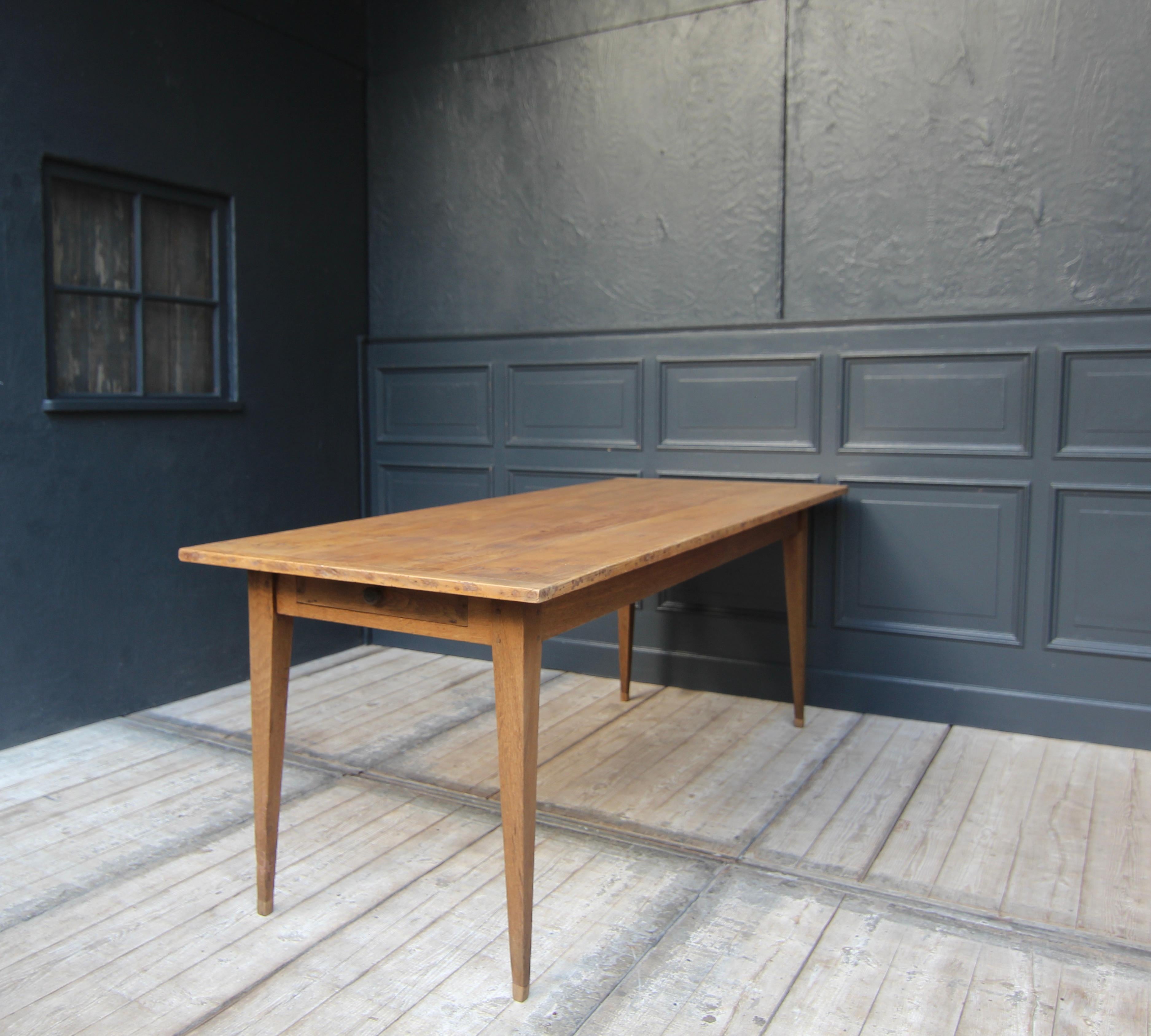 Early 20th Century Oak and Pine Table For Sale 15