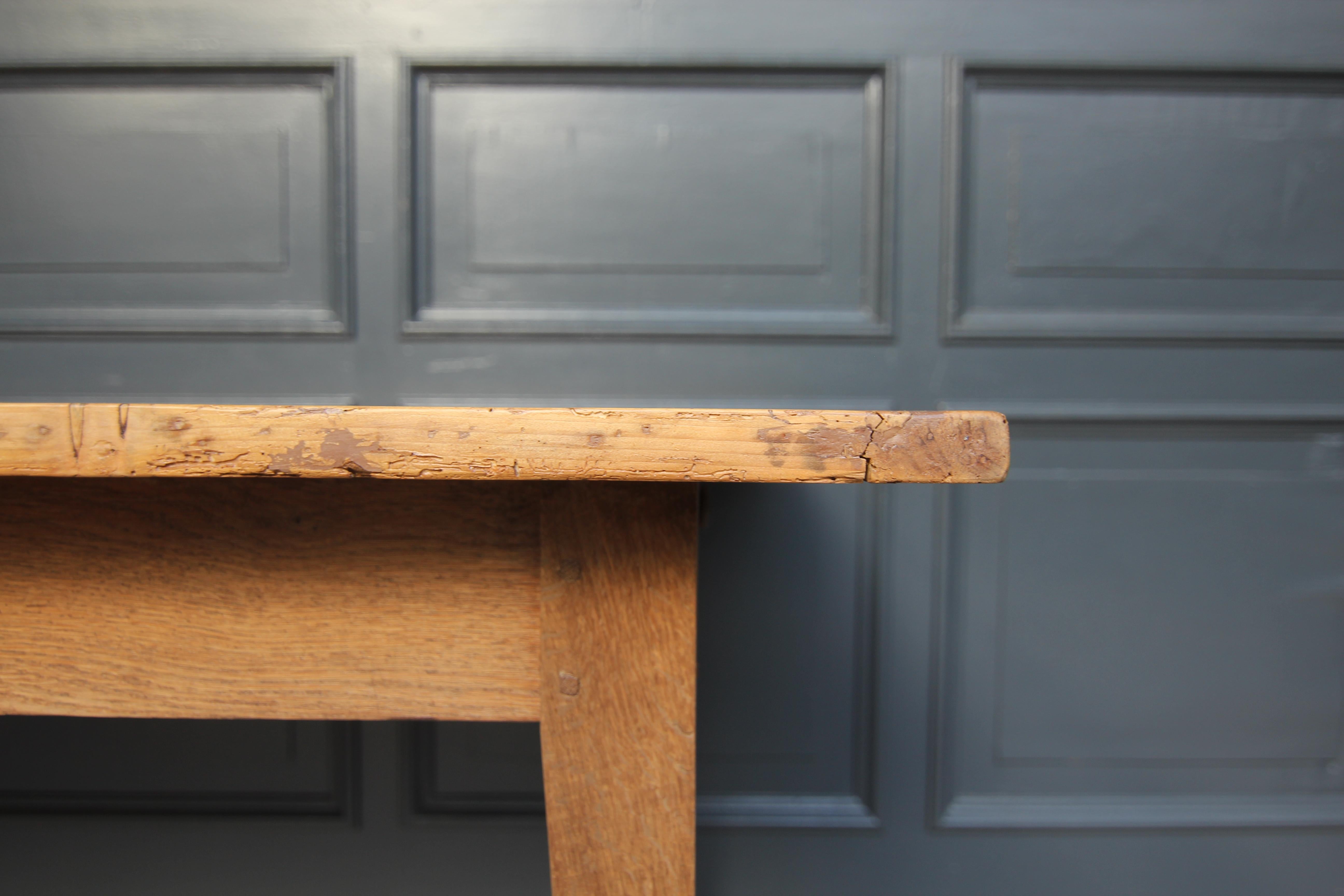 Early 20th Century Oak and Pine Table For Sale 5