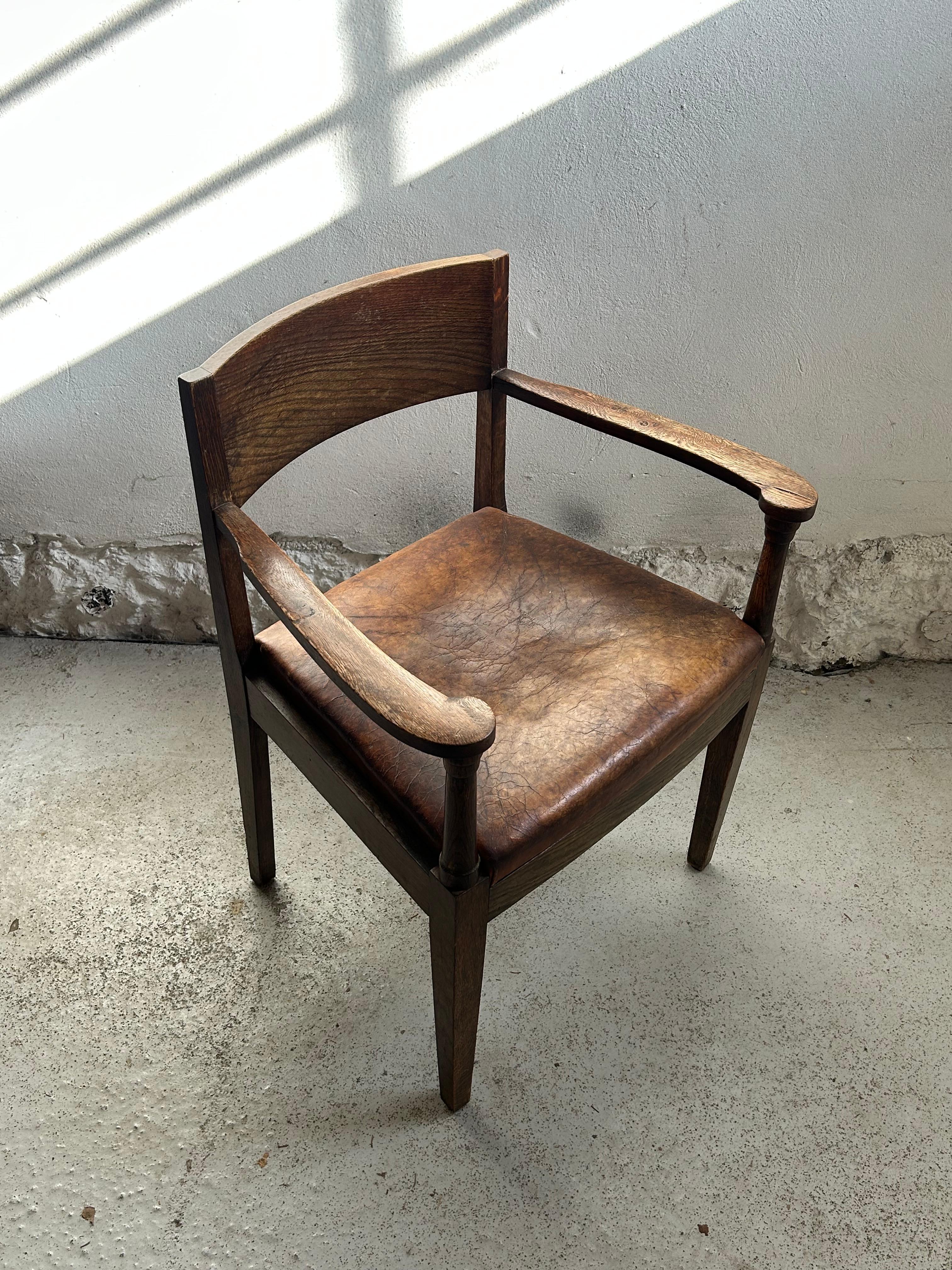 Sillón de roble de principios del siglo XX de Thorvald Bindesbøll, Dinamarca circa 1905 Danés en venta