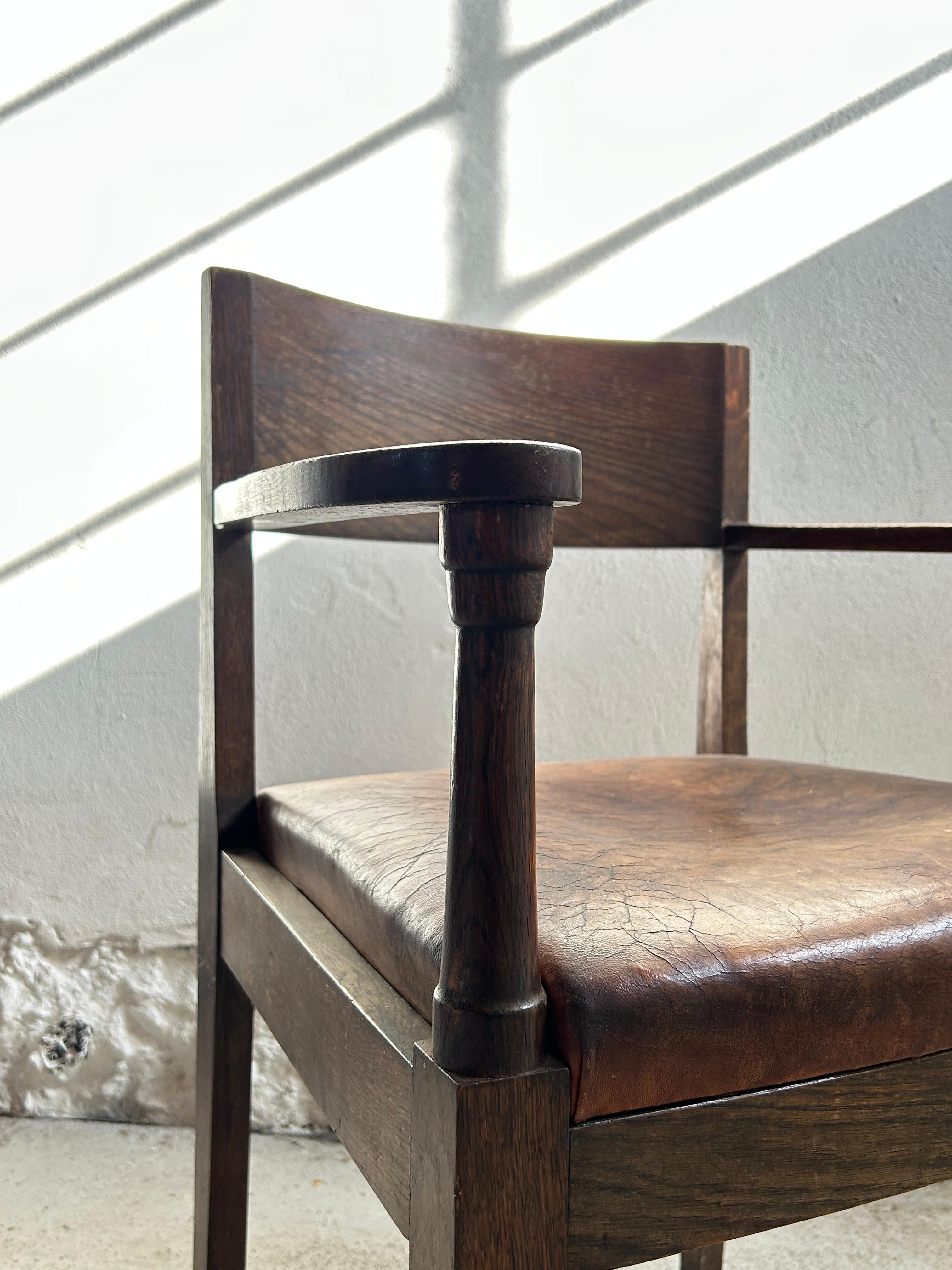 Sillón de roble de principios del siglo XX de Thorvald Bindesbøll, Dinamarca circa 1905 en Bueno estado para la venta en Valby, 84