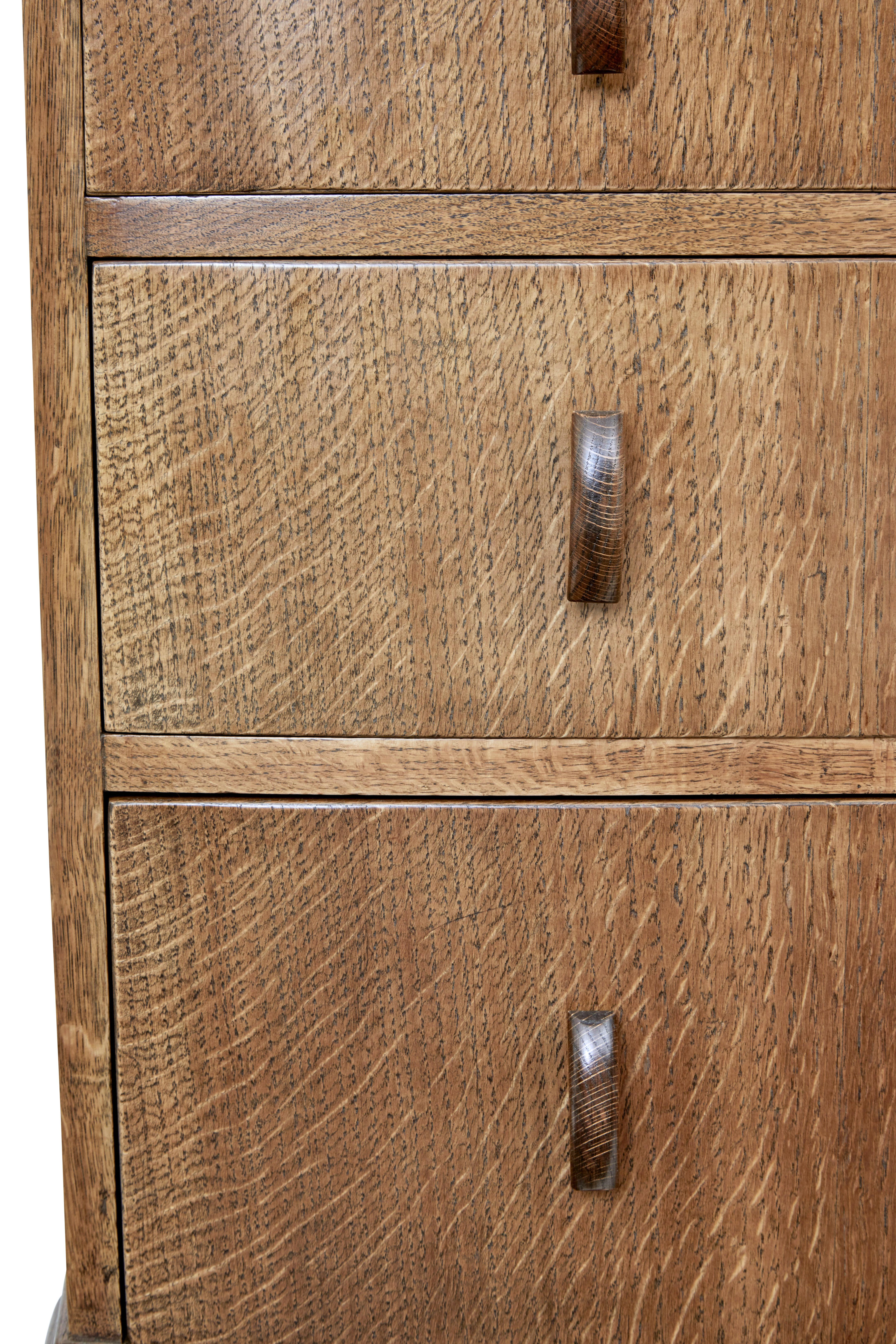 Early 20th Century Oak Bow Front Chest of Drawers 1