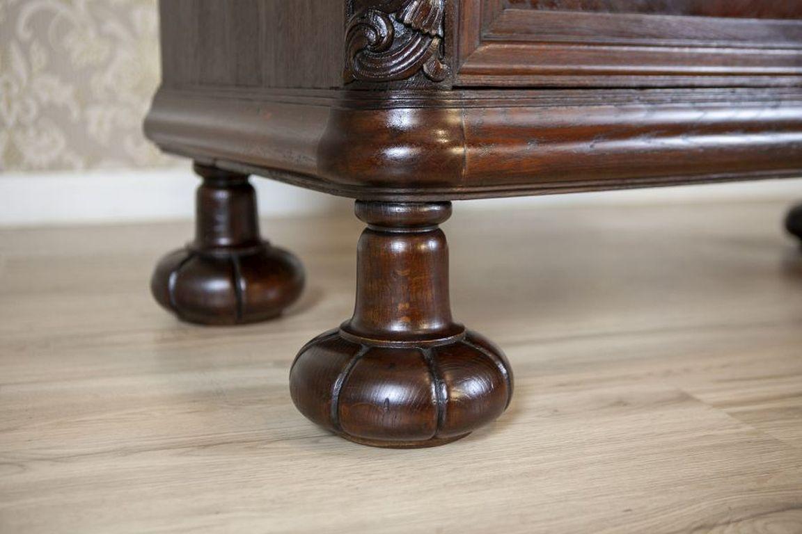 Early-20th Century Oak Commode in Brown With Drawers For Sale 6