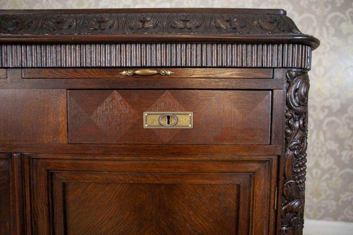 Early-20th Century Oak Commode in Brown With Drawers For Sale 5