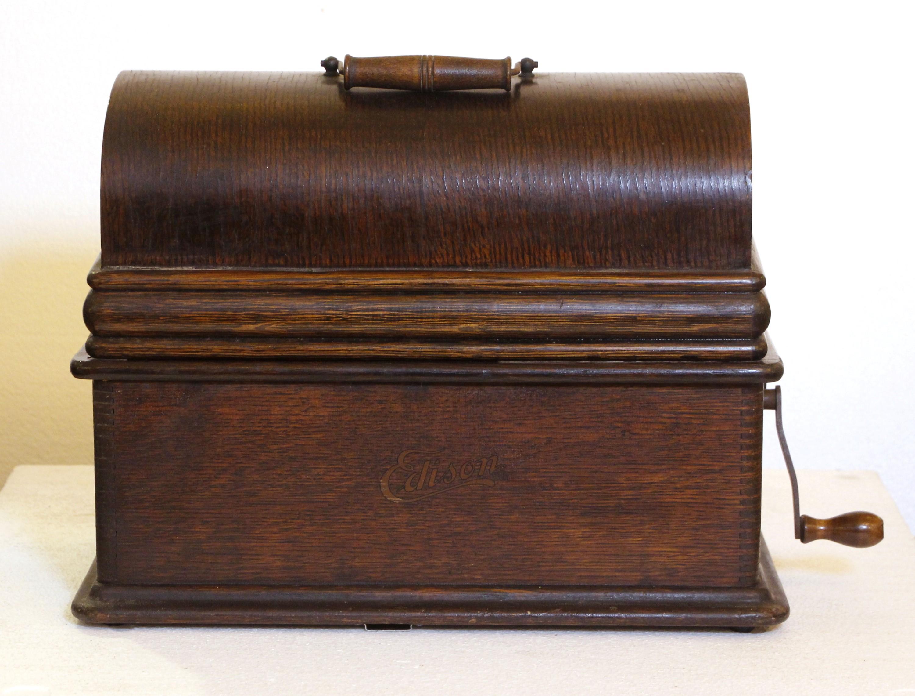 Early 20th C Oak Edison Cylinder Phonograph w 5 Cylinders In Good Condition In New York, NY