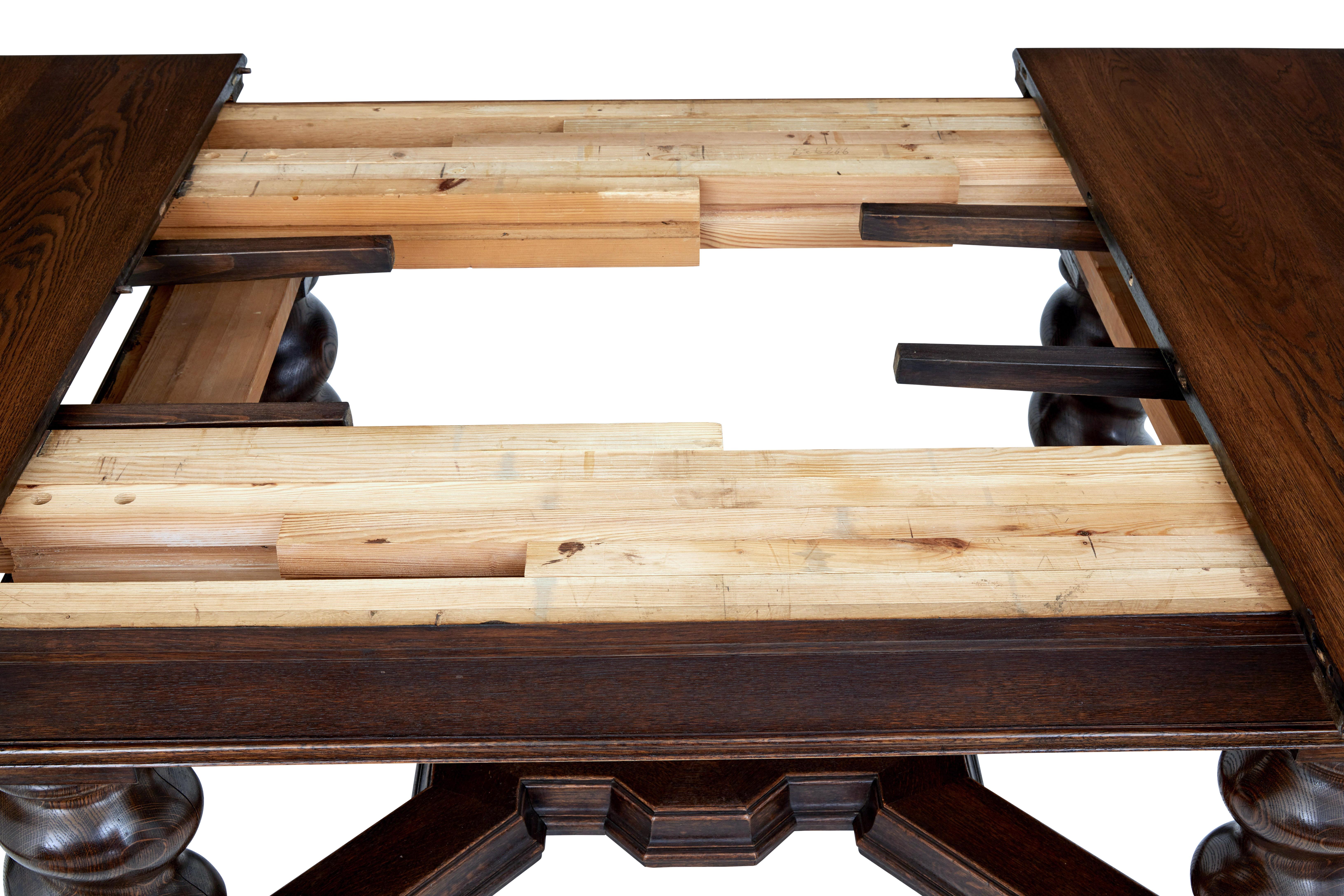 Early 20th Century Oak Extending Dining Table 1