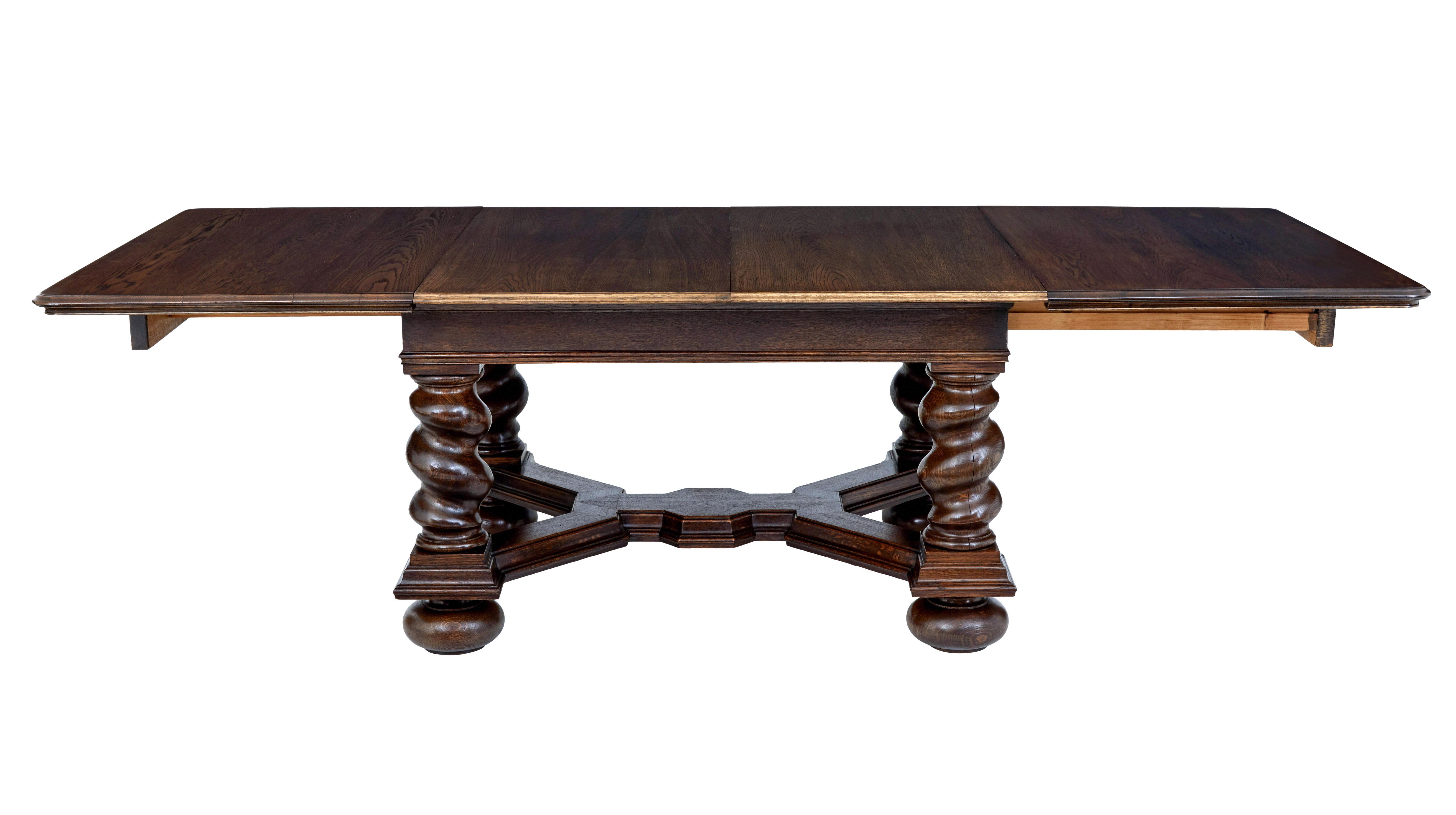 Oak Early 20th century oak extending dining table For Sale