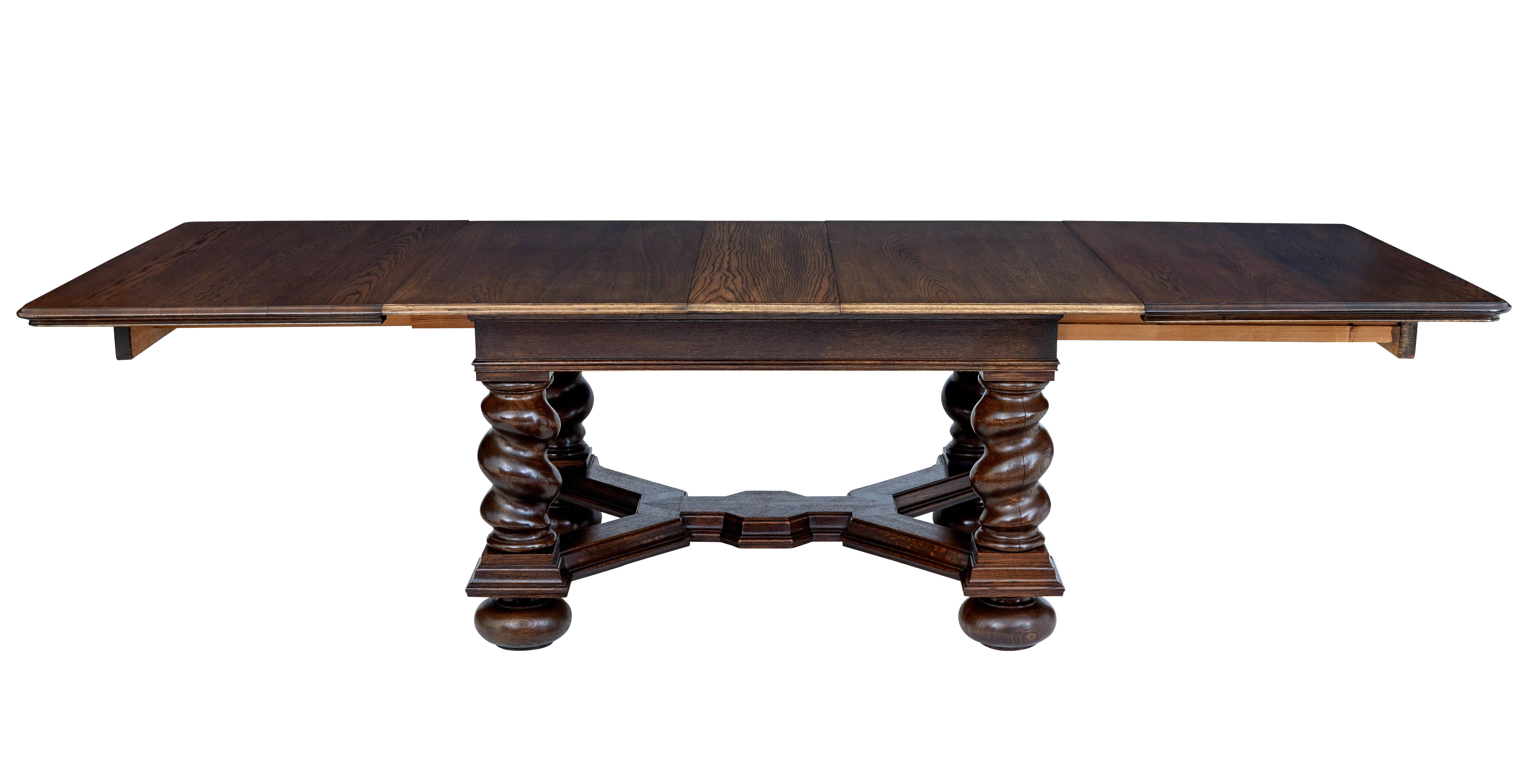 Early 20th century oak extending dining table For Sale 1