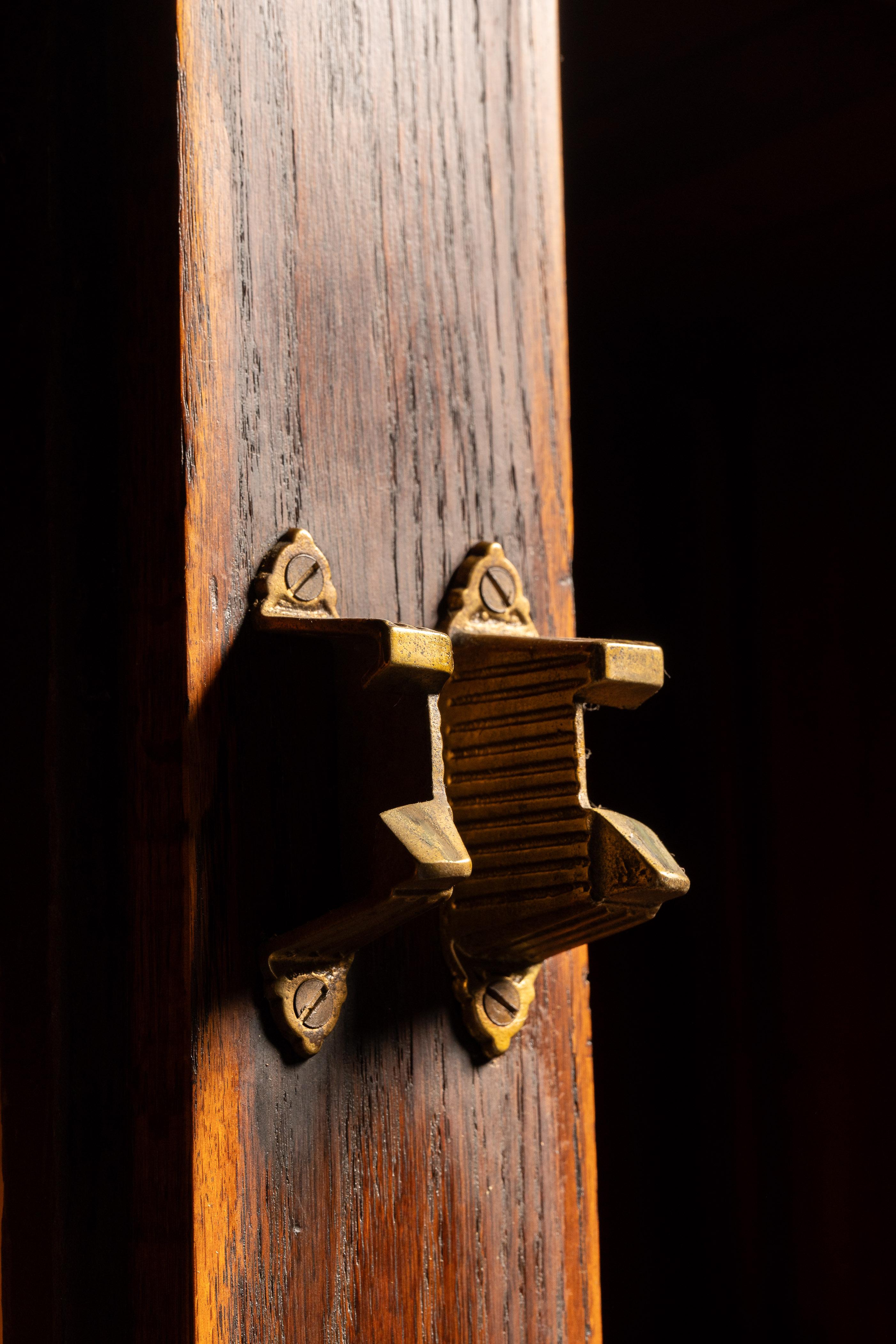 Early 20th Century Oak Ice Box In Good Condition In Dekalb, IL