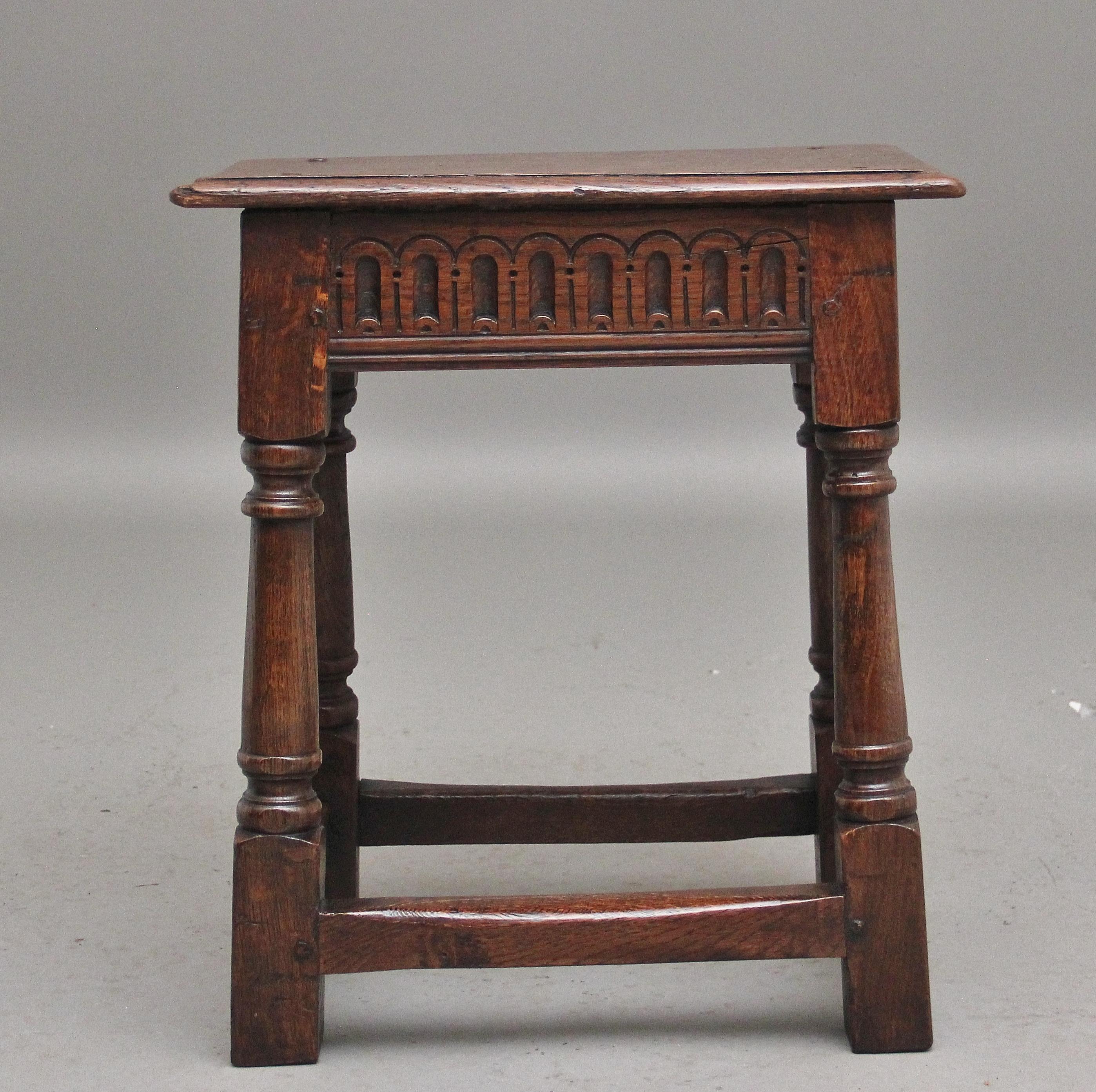 Early 20th Century oak joint stool in the 17th Century style In Good Condition For Sale In Martlesham, GB
