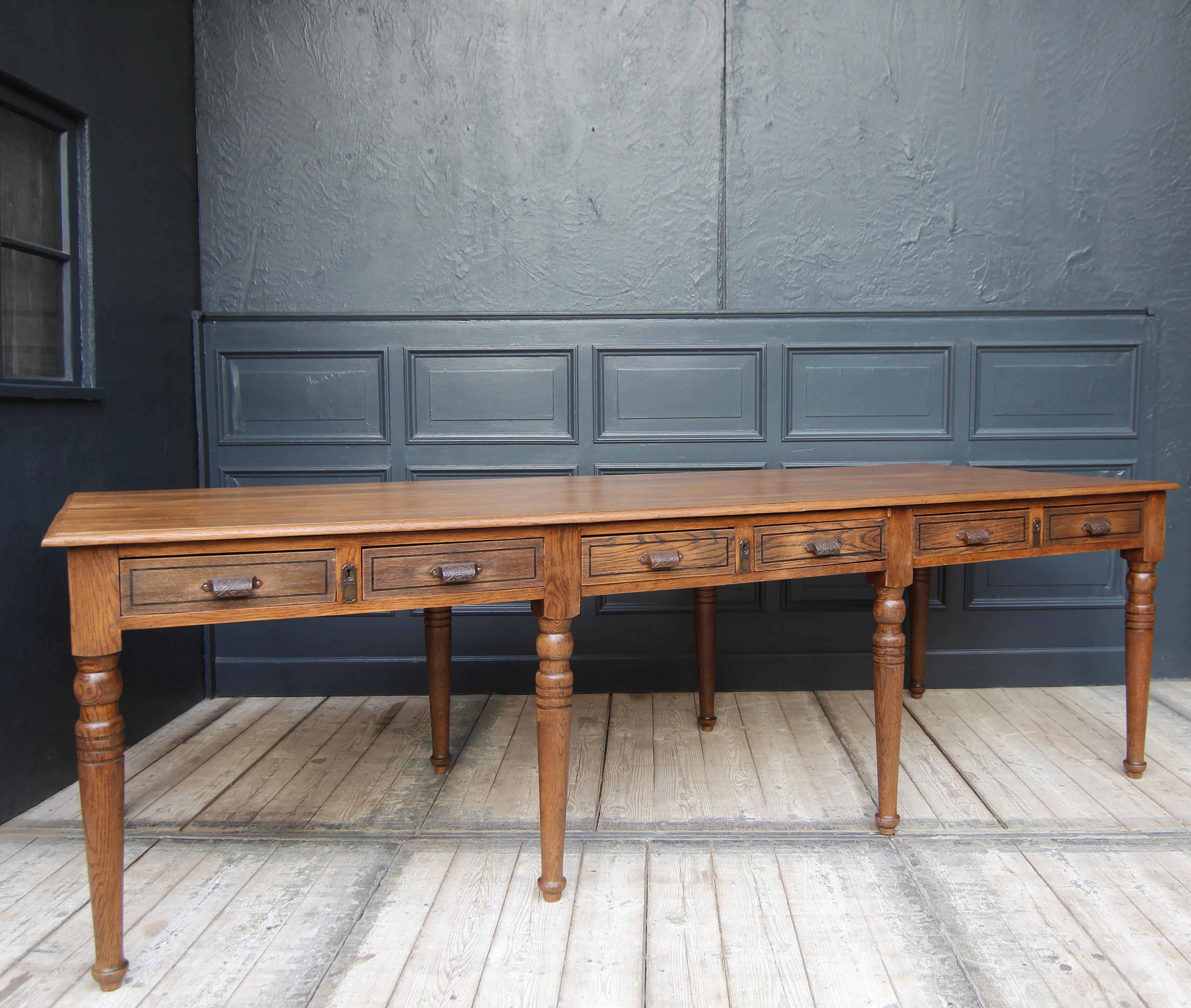 Early 20th Century Oak Library Table or Dining Table 9
