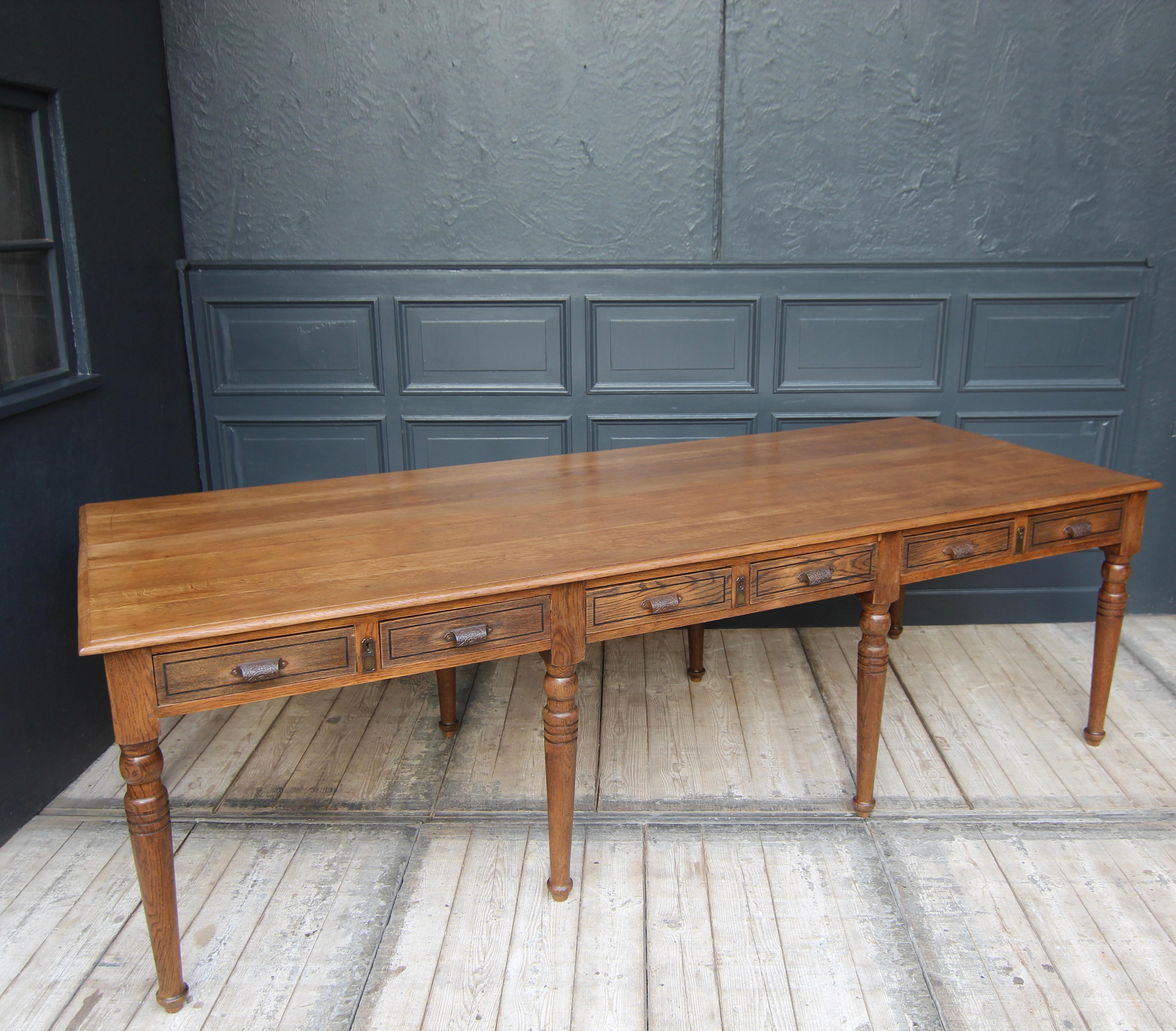 Early 20th Century Oak Library Table or Dining Table 10
