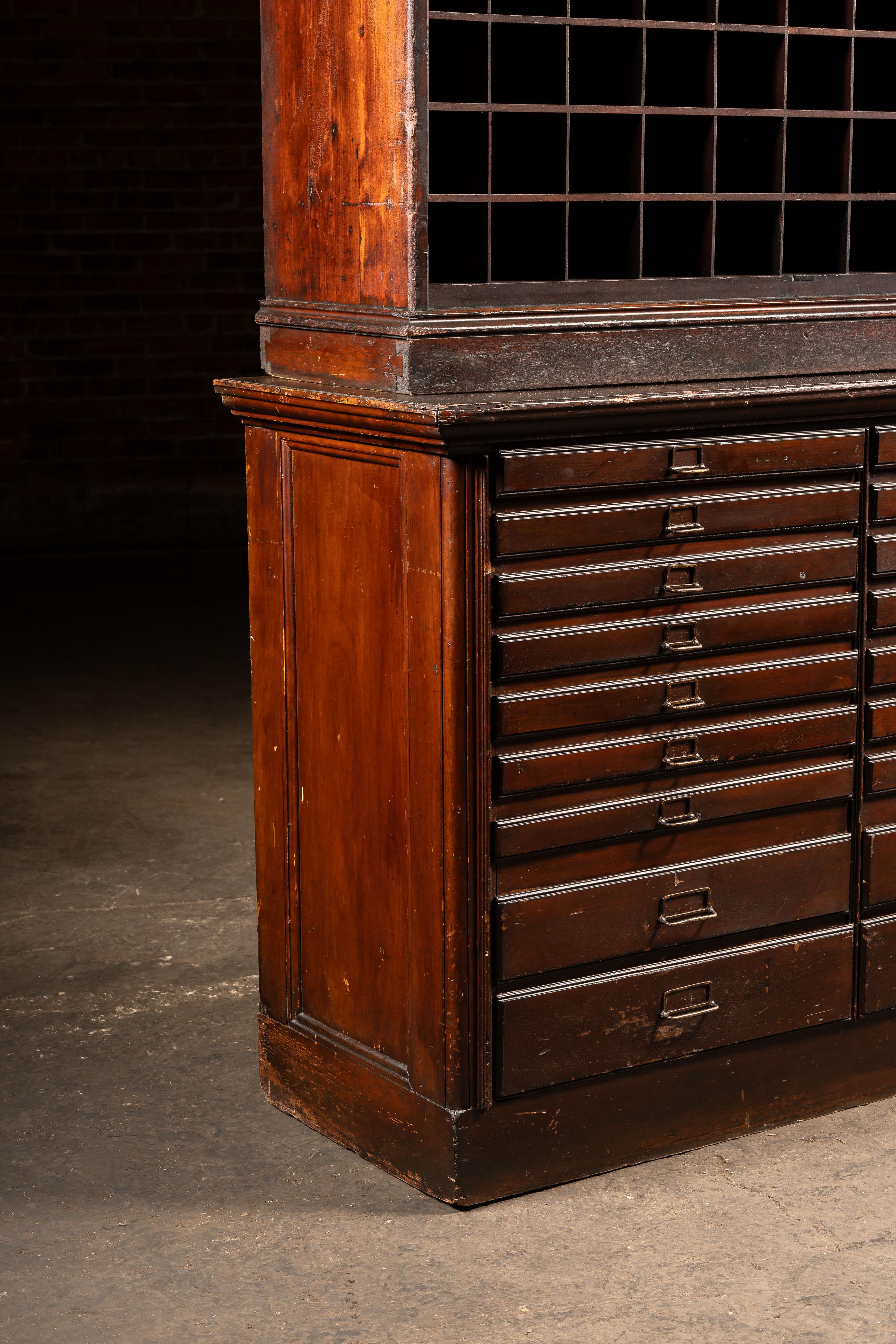 Early 20th Century Oak Mail Sorting Cabinet in vendita 7