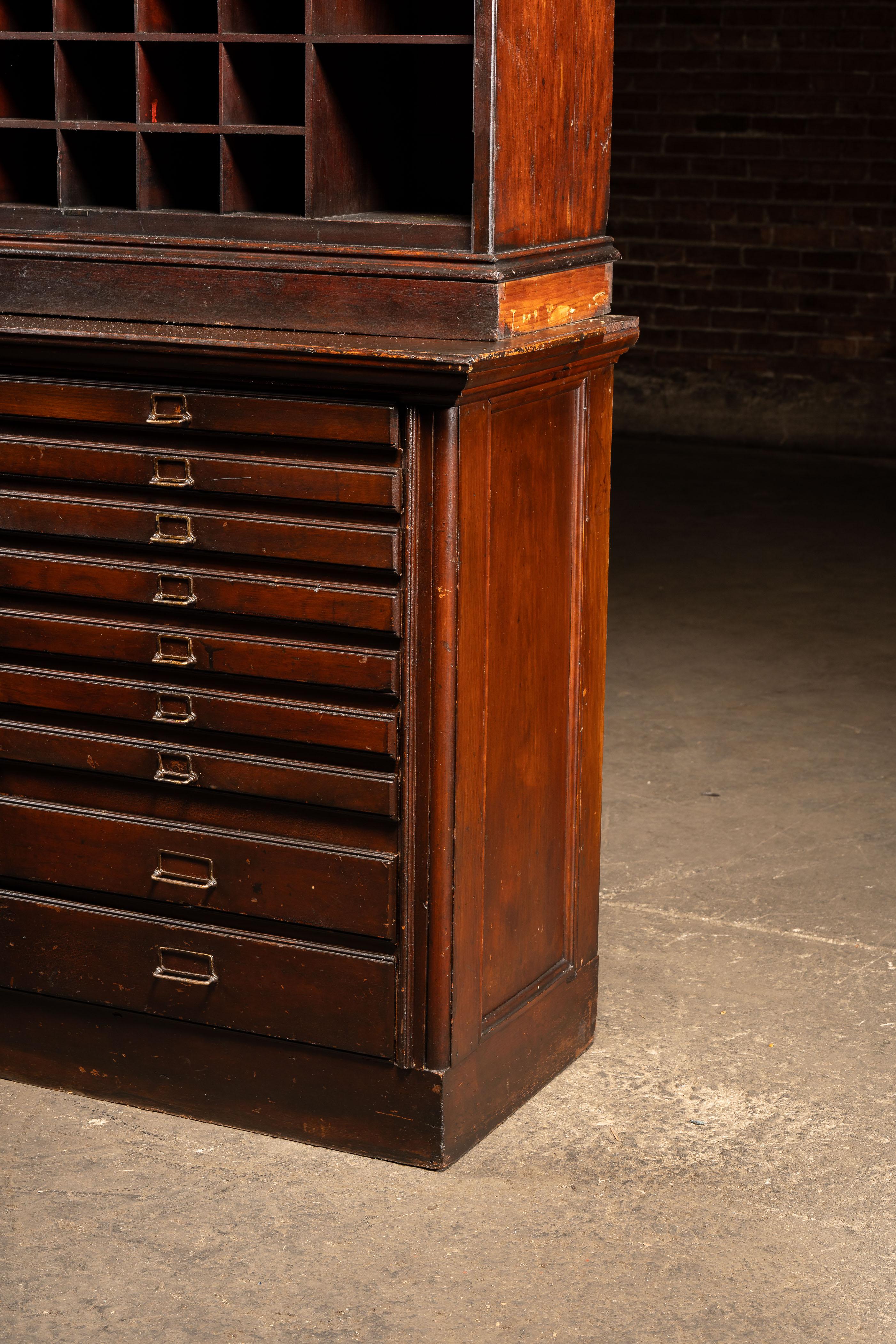 Early 20th Century Oak Mail Sorting Cabinet in vendita 10