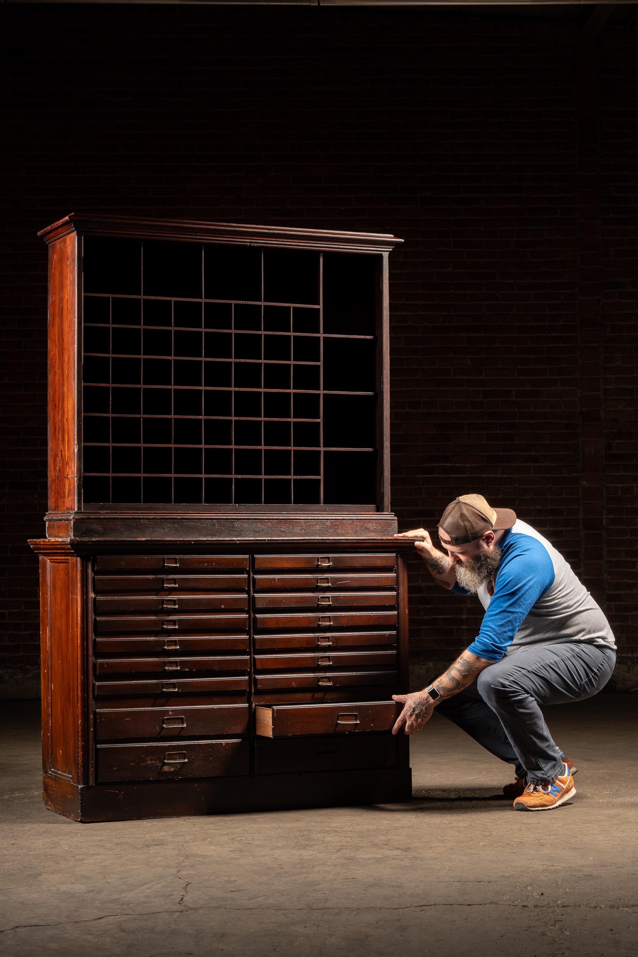 Industriale Early 20th Century Oak Mail Sorting Cabinet in vendita
