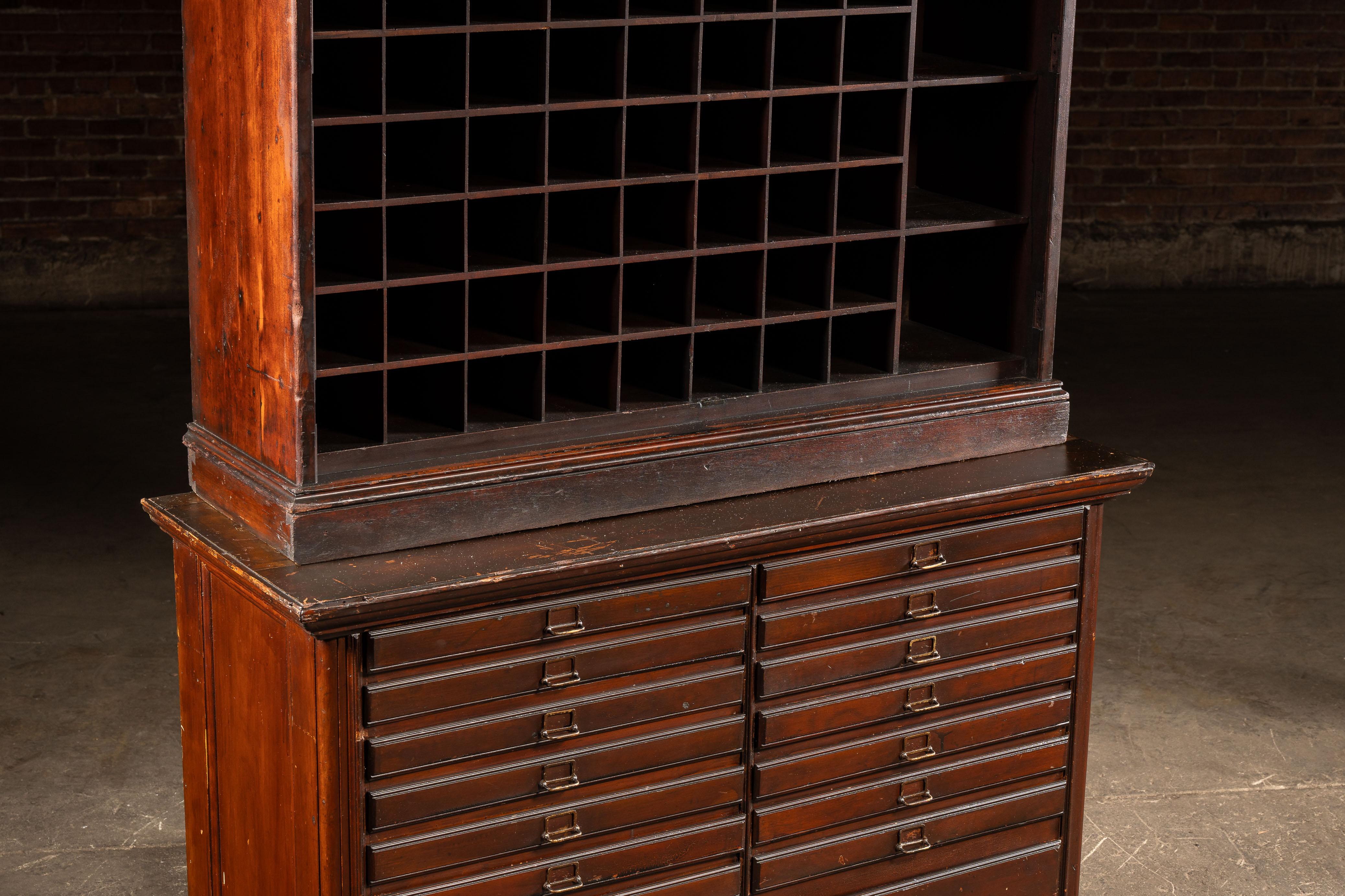 Americano Early 20th Century Oak Mail Sorting Cabinet in vendita