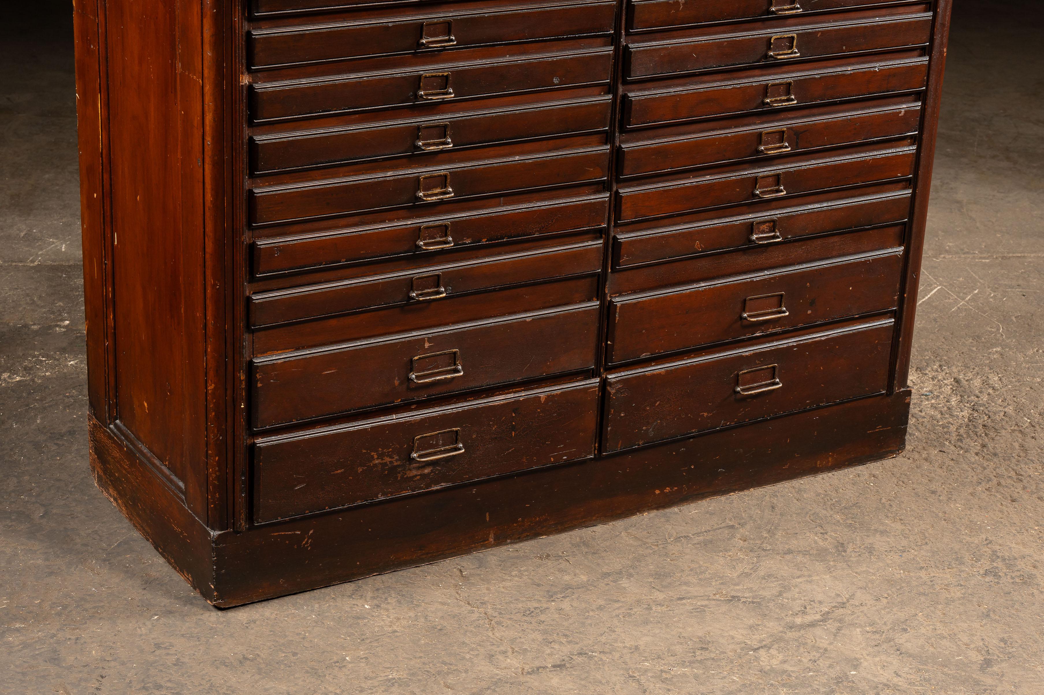 Early 20th Century Oak Mail Sorting Cabinet In condizioni discrete in vendita a Dekalb, IL