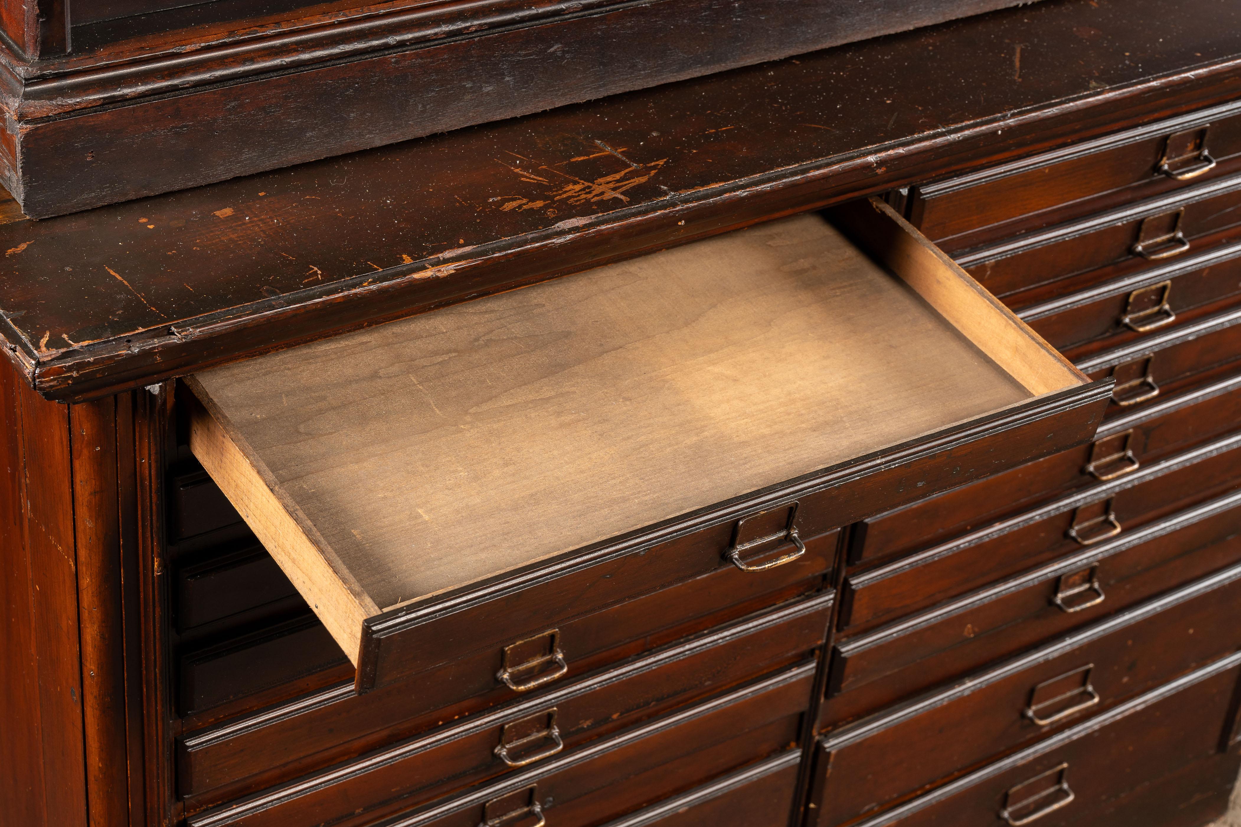 Quercia Early 20th Century Oak Mail Sorting Cabinet in vendita