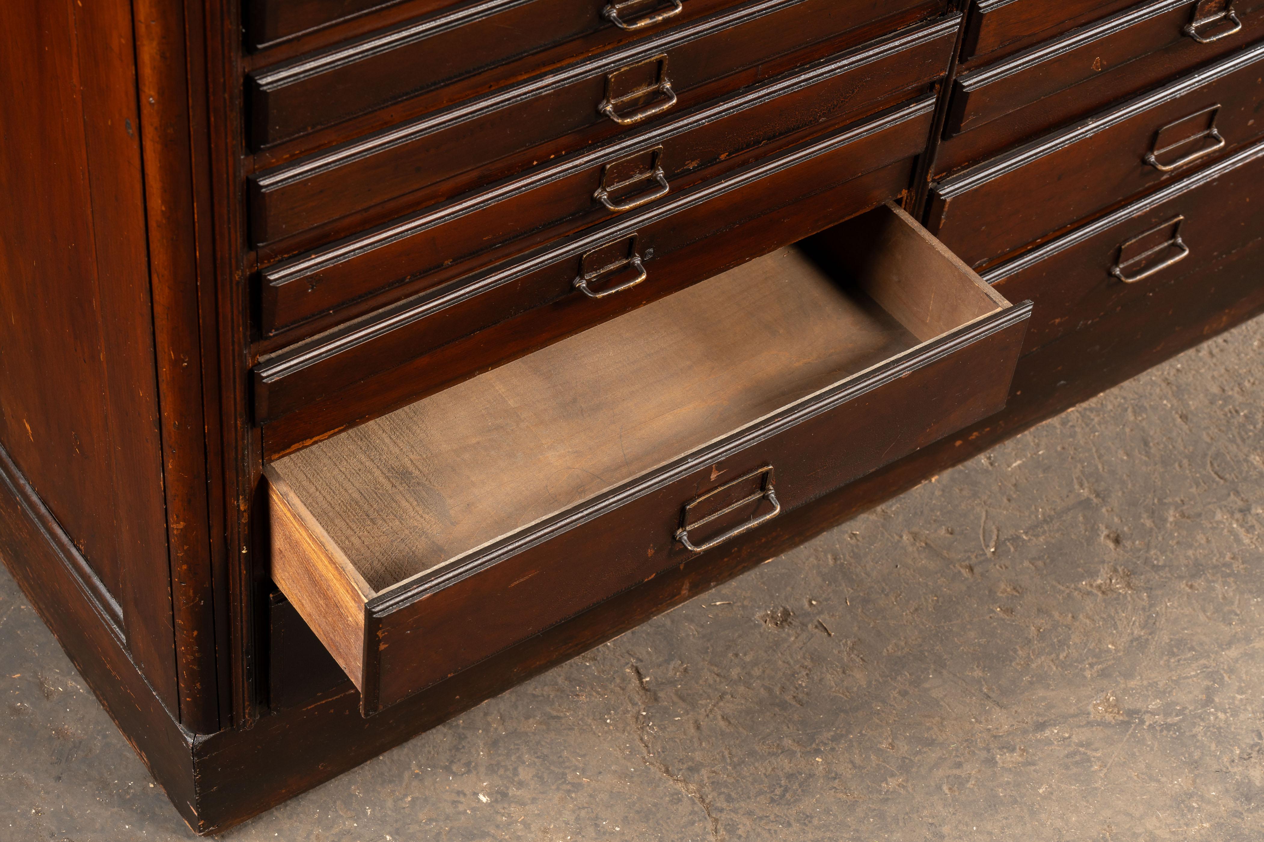 Early 20th Century Oak Mail Sorting Cabinet in vendita 2