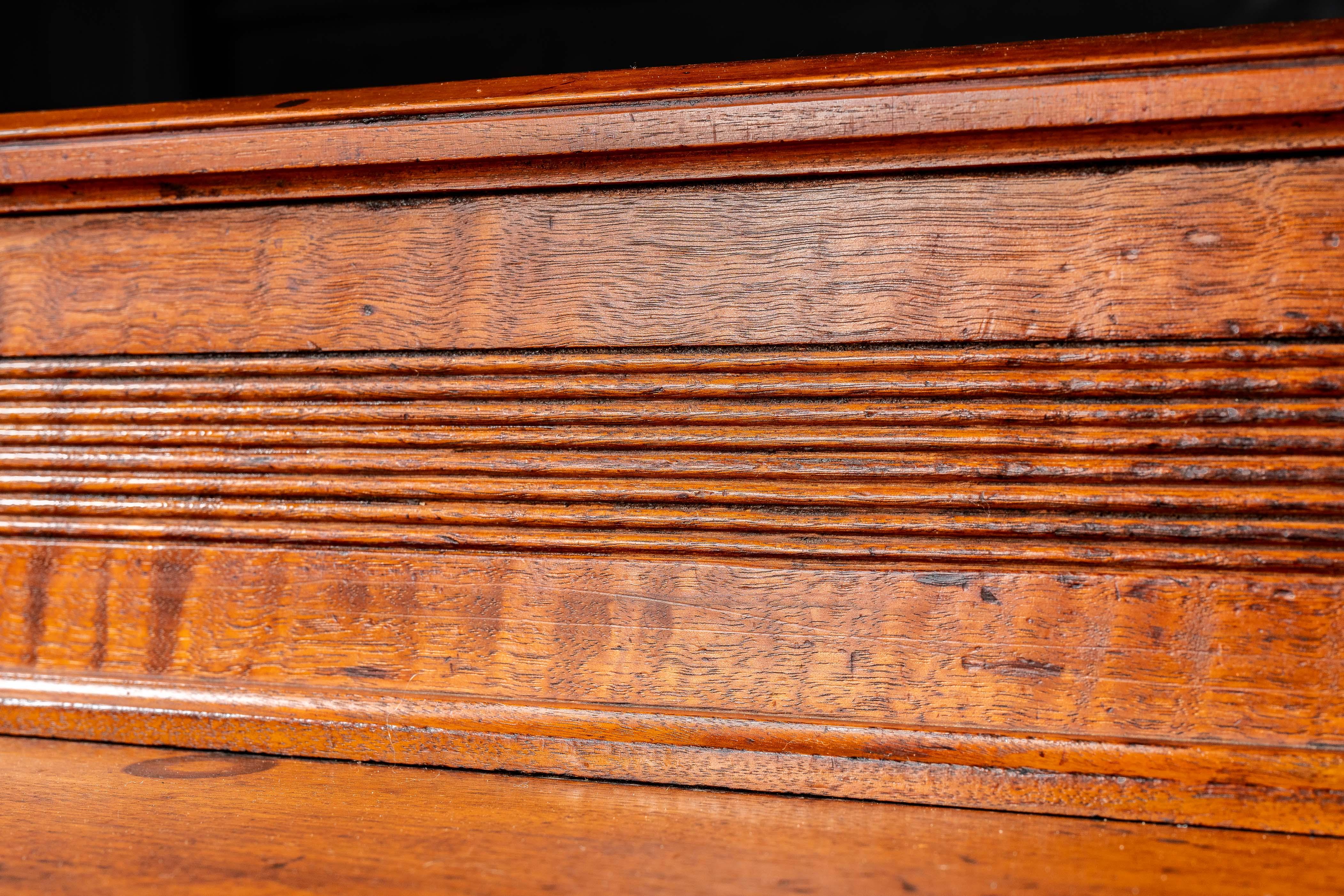 Scrivania da banchiere con piedistallo in Oak dei primi del Novecento in vendita 5