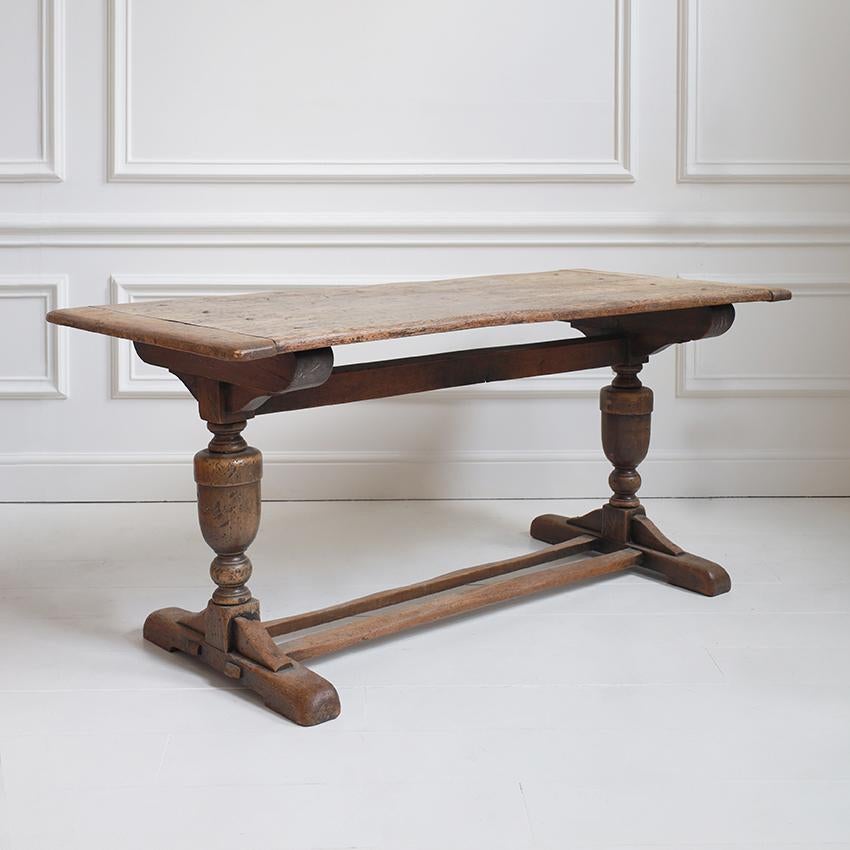 Mesa de refectorio de roble de principios del siglo XX Jacobino en venta