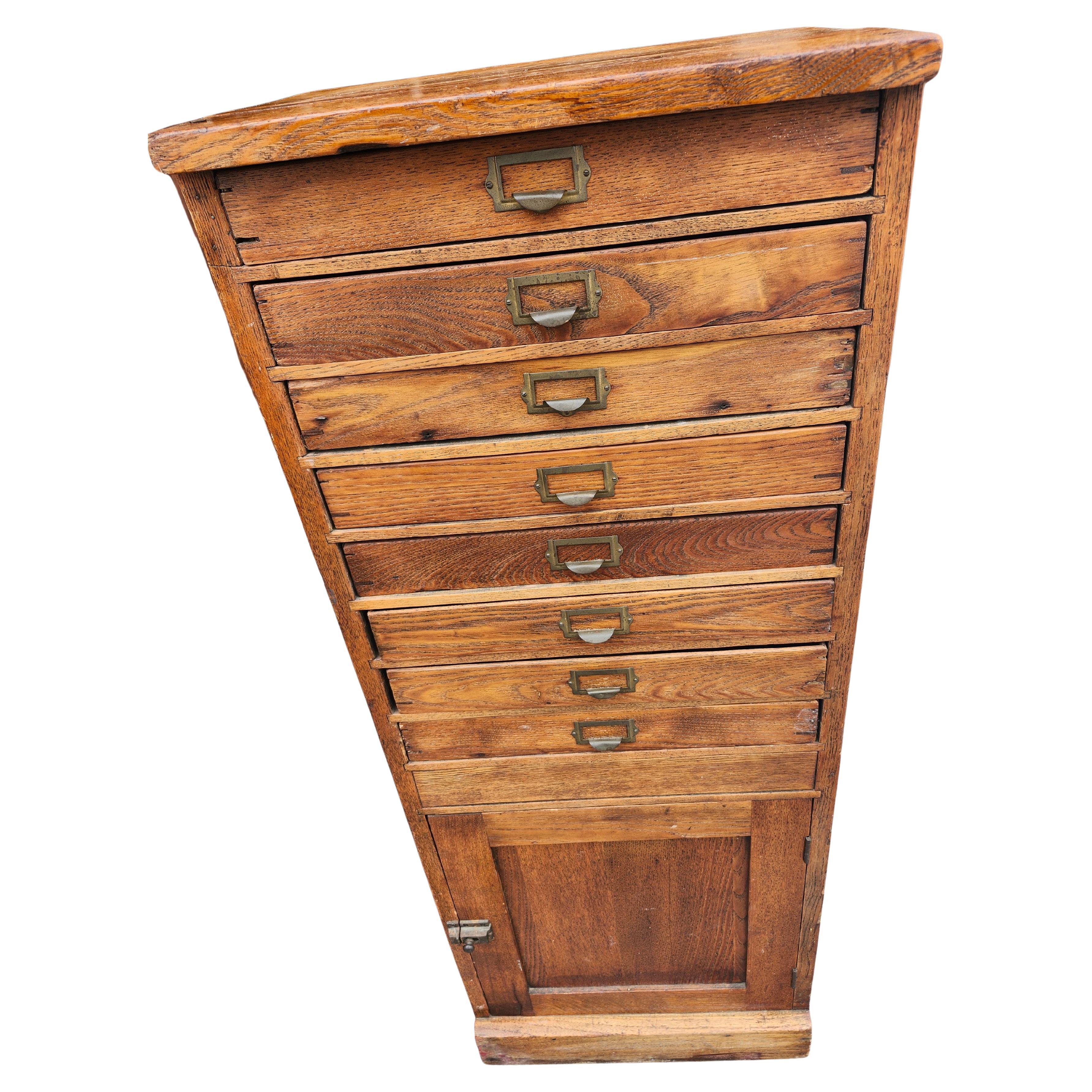 Anfang des 20. Jahrhunderts Eiche Seed & Grain Apothekerschrank (amerikanisch) im Angebot