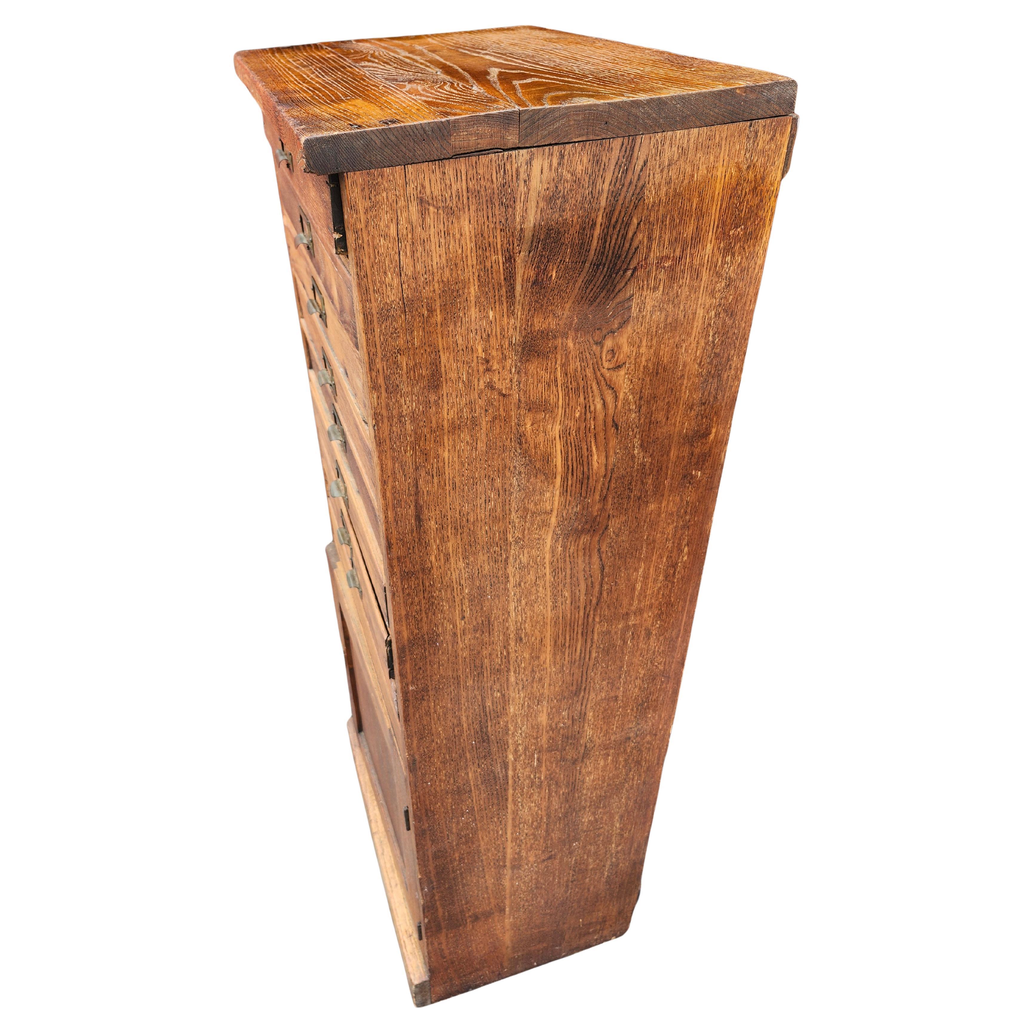Anfang des 20. Jahrhunderts Eiche Seed & Grain Apothekerschrank (Handgeschnitzt) im Angebot