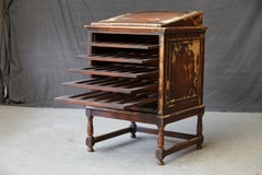 Bureau debout en chêne du début du XXe siècle à plateau incliné:: fabriqué par Library Bureau Makers