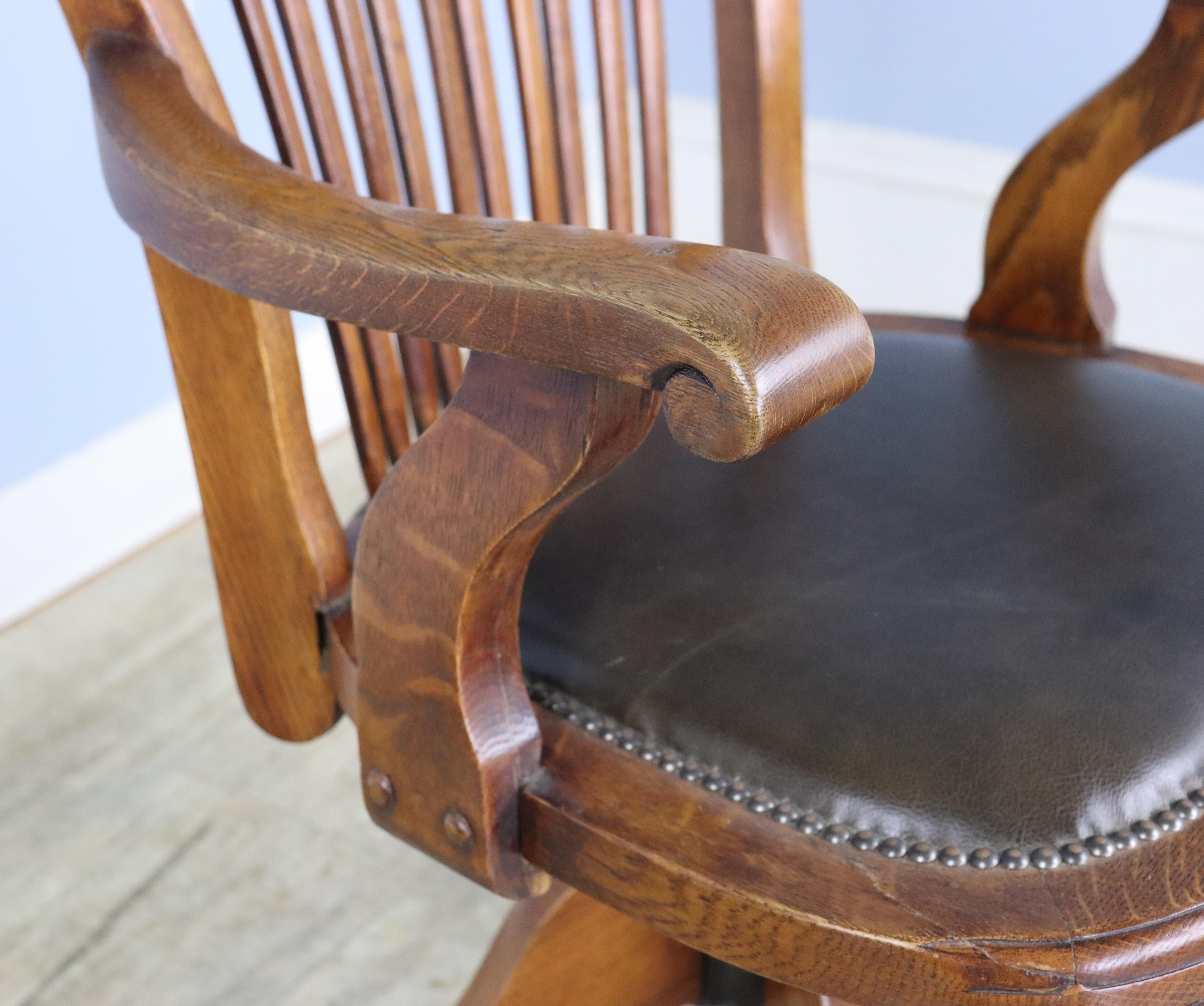 Early 20th Century Oak Swivel Desk Chair, Adjustable Height For Sale 1