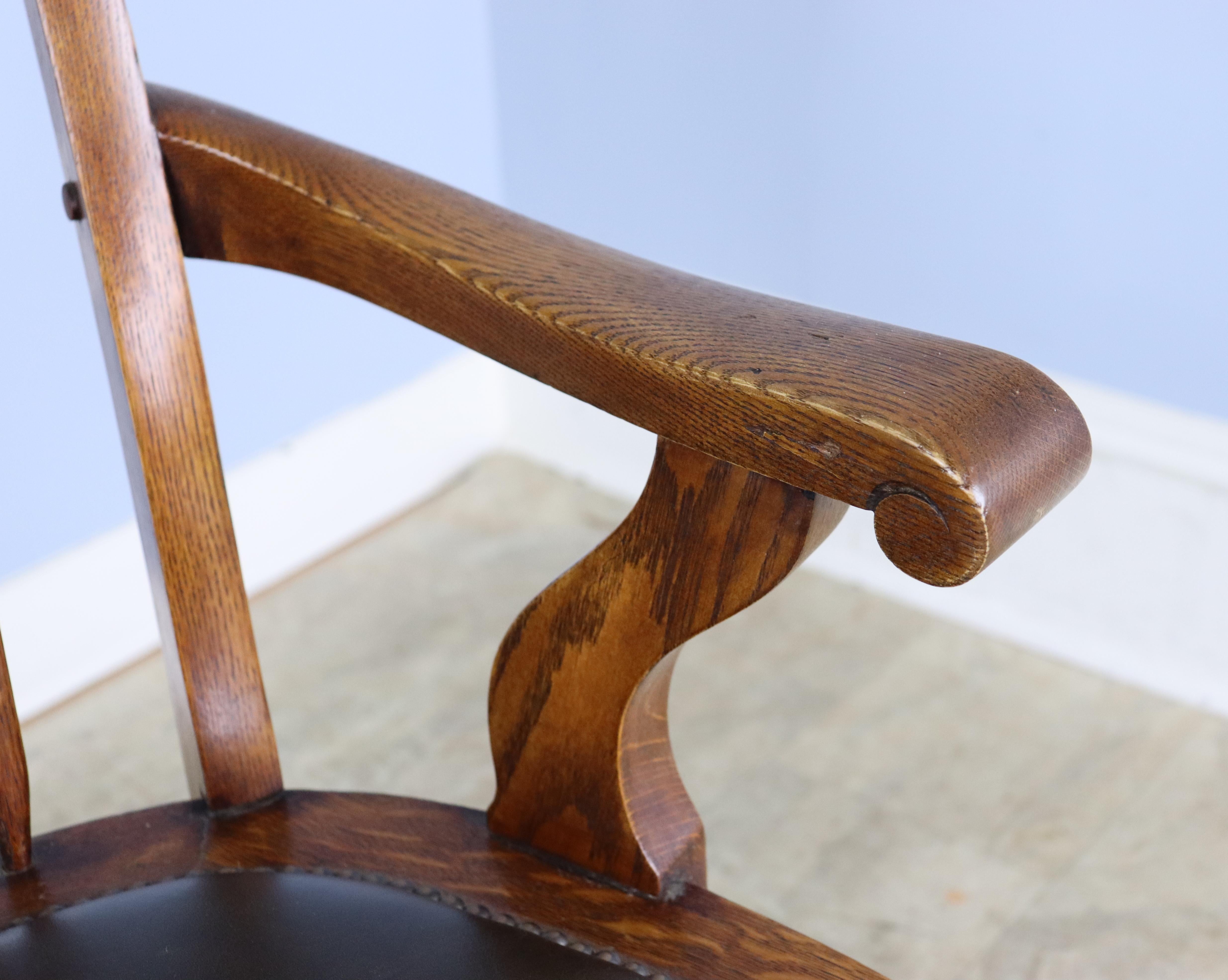 Early 20th Century Oak Swivel Desk Chair, Adjustable Height For Sale 3