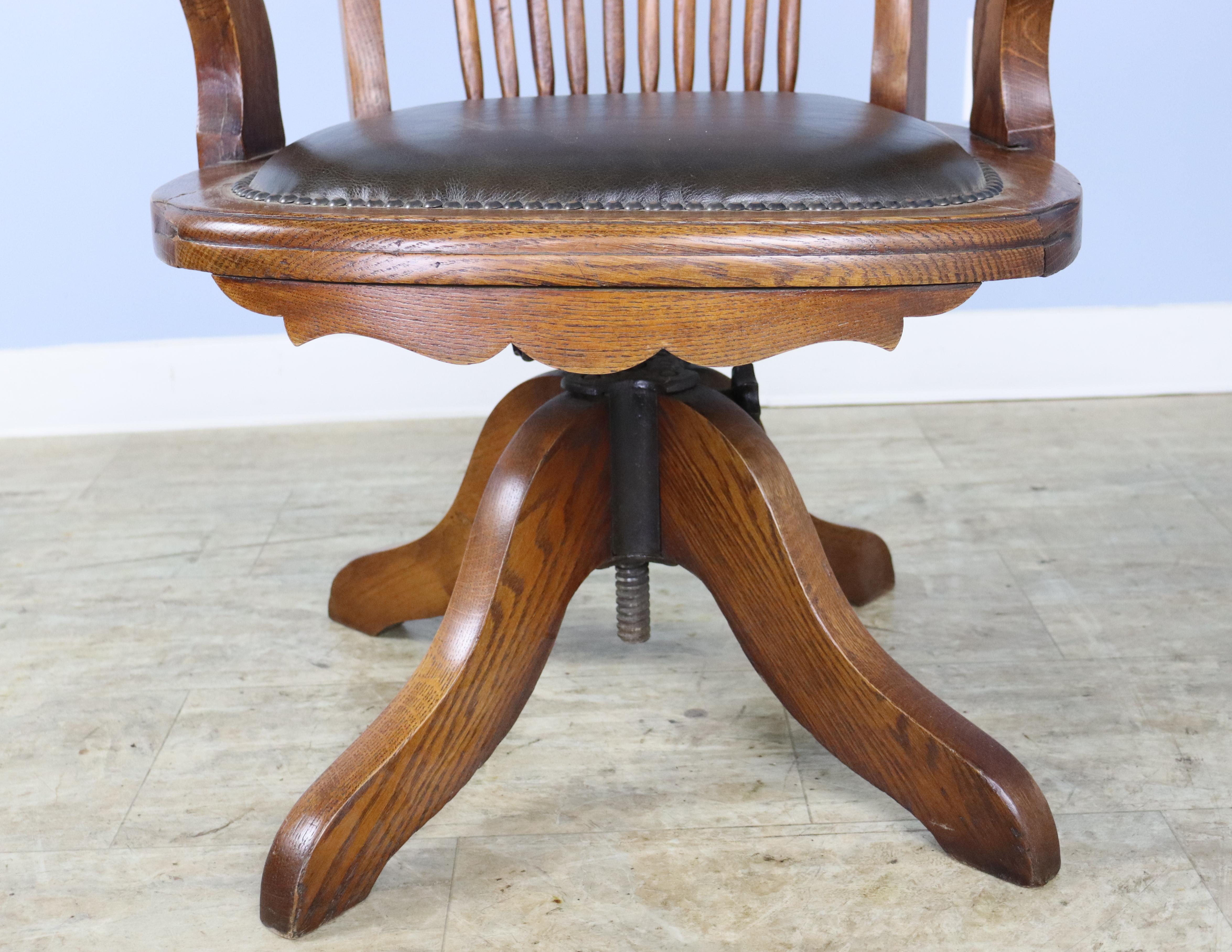 Early 20th Century Oak Swivel Desk Chair, Adjustable Height For Sale 4