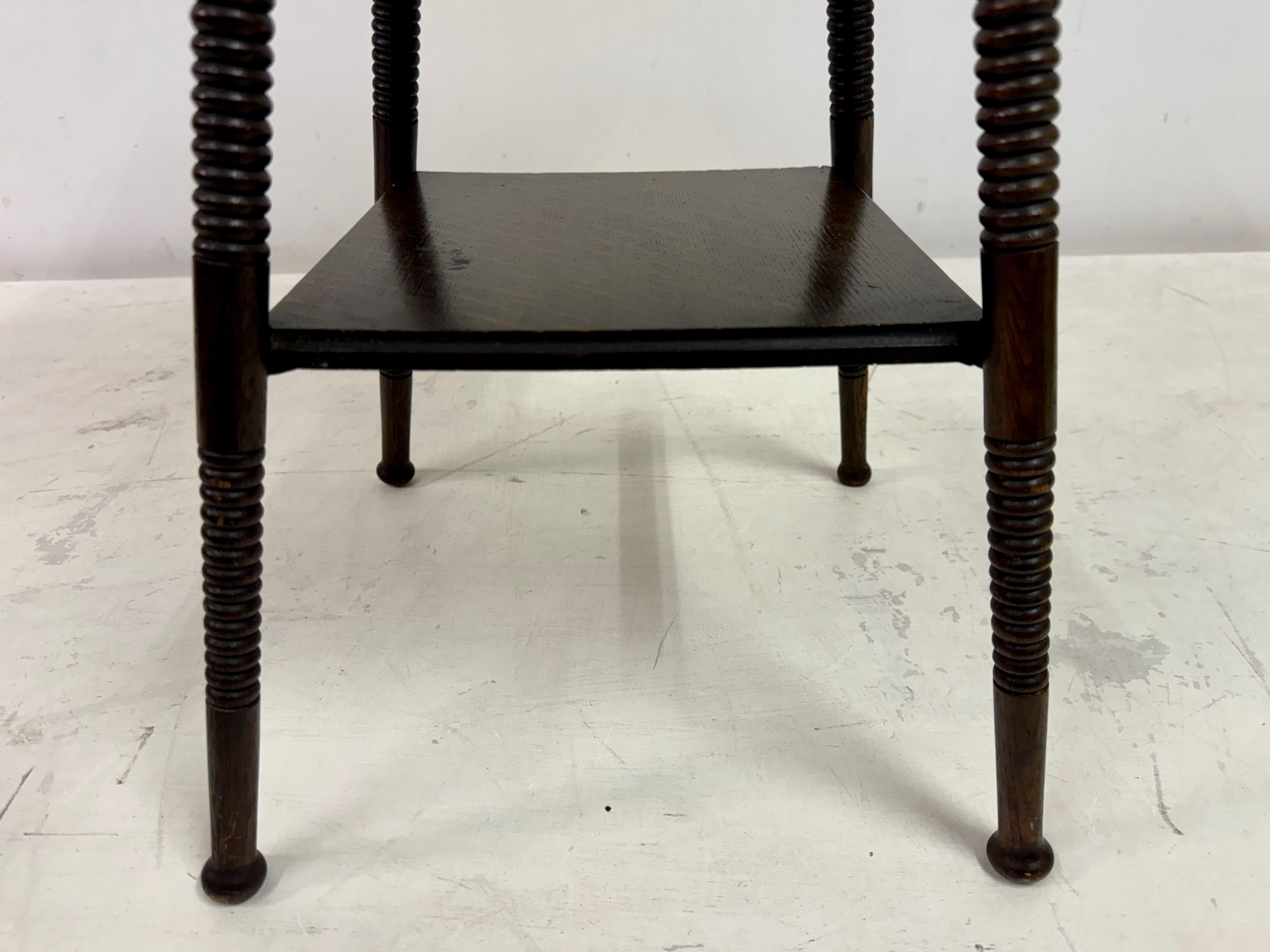 Early 20th Century Oak Two Tier Side Table with Ring Turned Legs For Sale 3