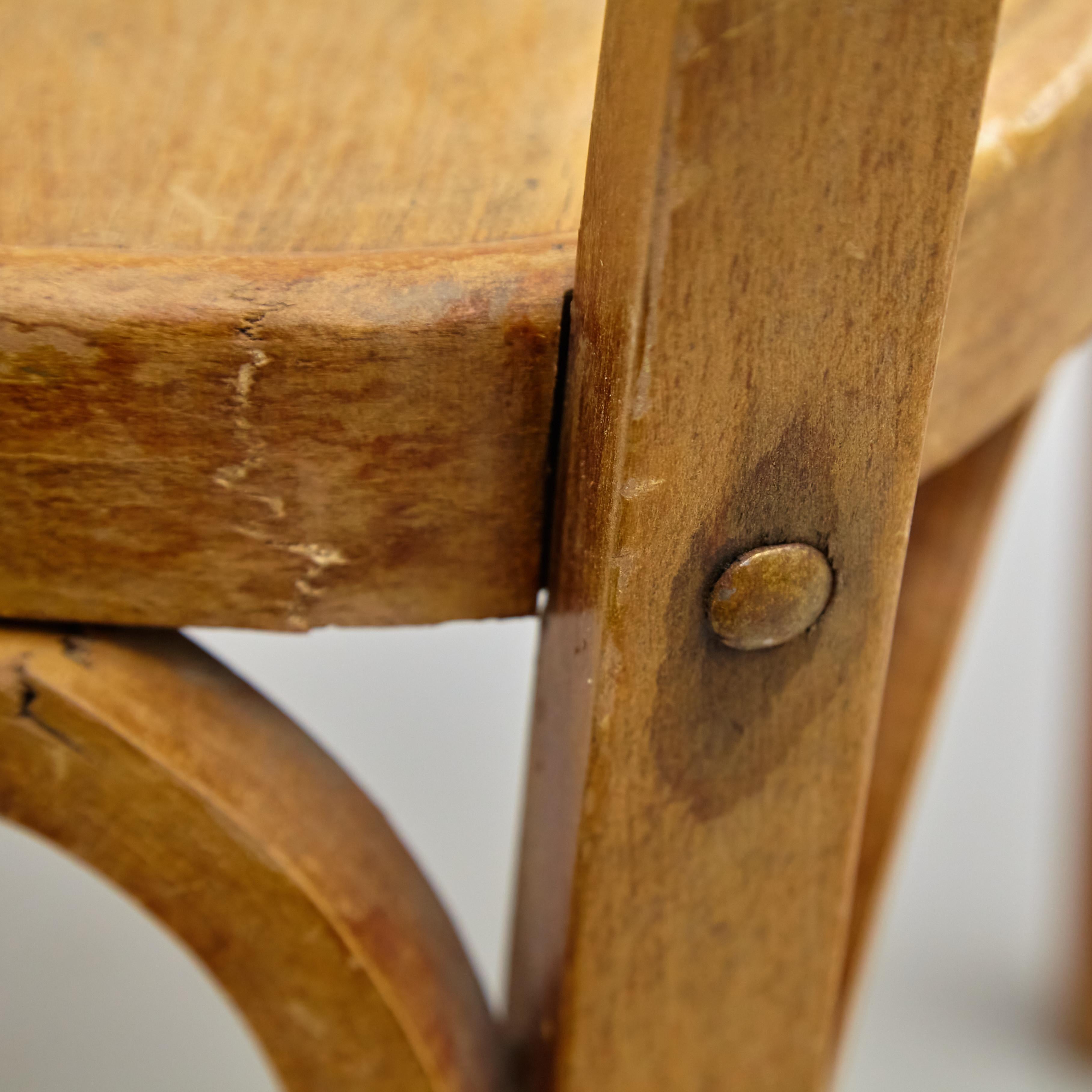 Silla de madera de oficina de principios del siglo XX, hacia 1940 en venta 9