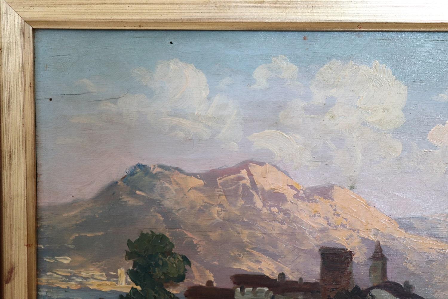 Peinture italienne à l'huile sur panneau du début du XXe siècle représentant une ville de montagne, signée en vente 1