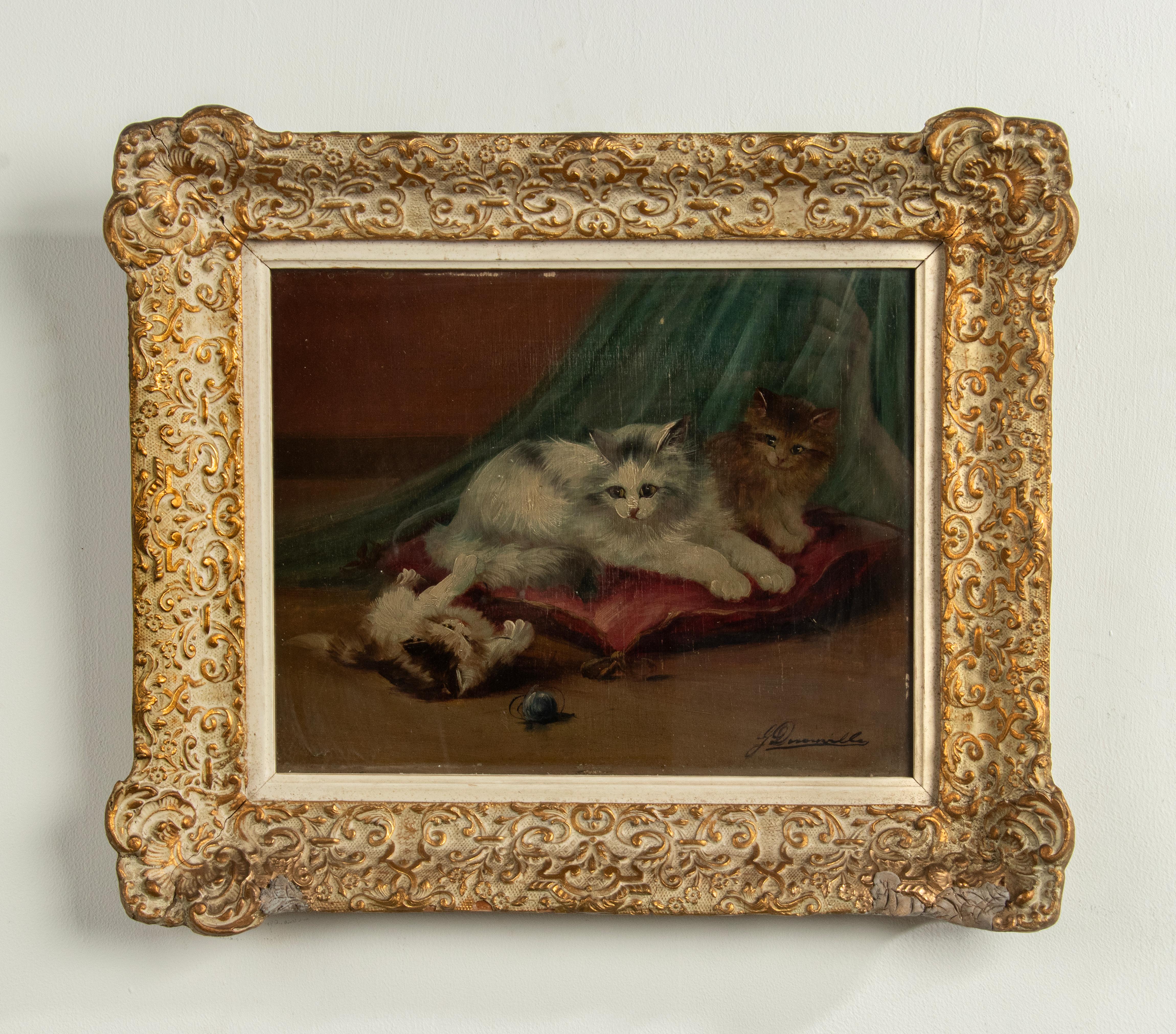 Belle Époque Peinture à l'huile du début du 20e siècle représentant des chats en train de jouer en vente