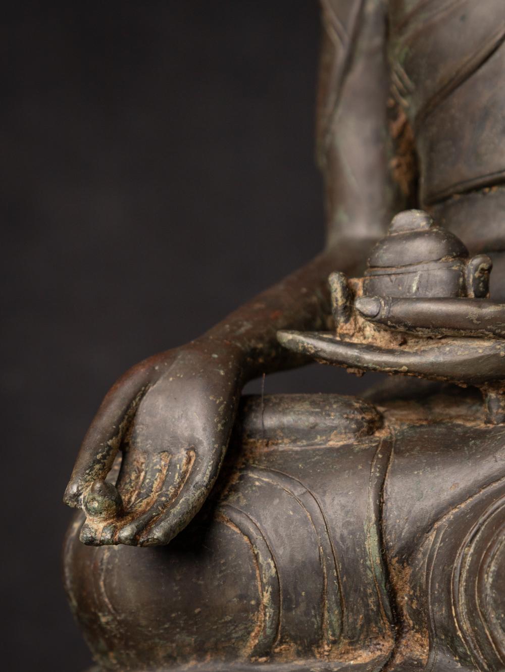 Early 20th century Old bronze Burmese Buddha statue from Burma For Sale 8