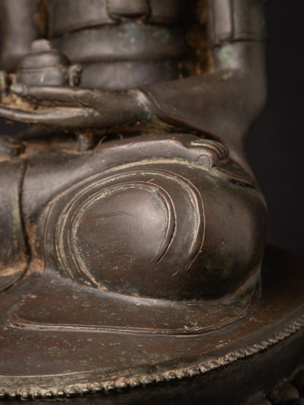 Early 20th century Old bronze Burmese Buddha statue from Burma For Sale 9