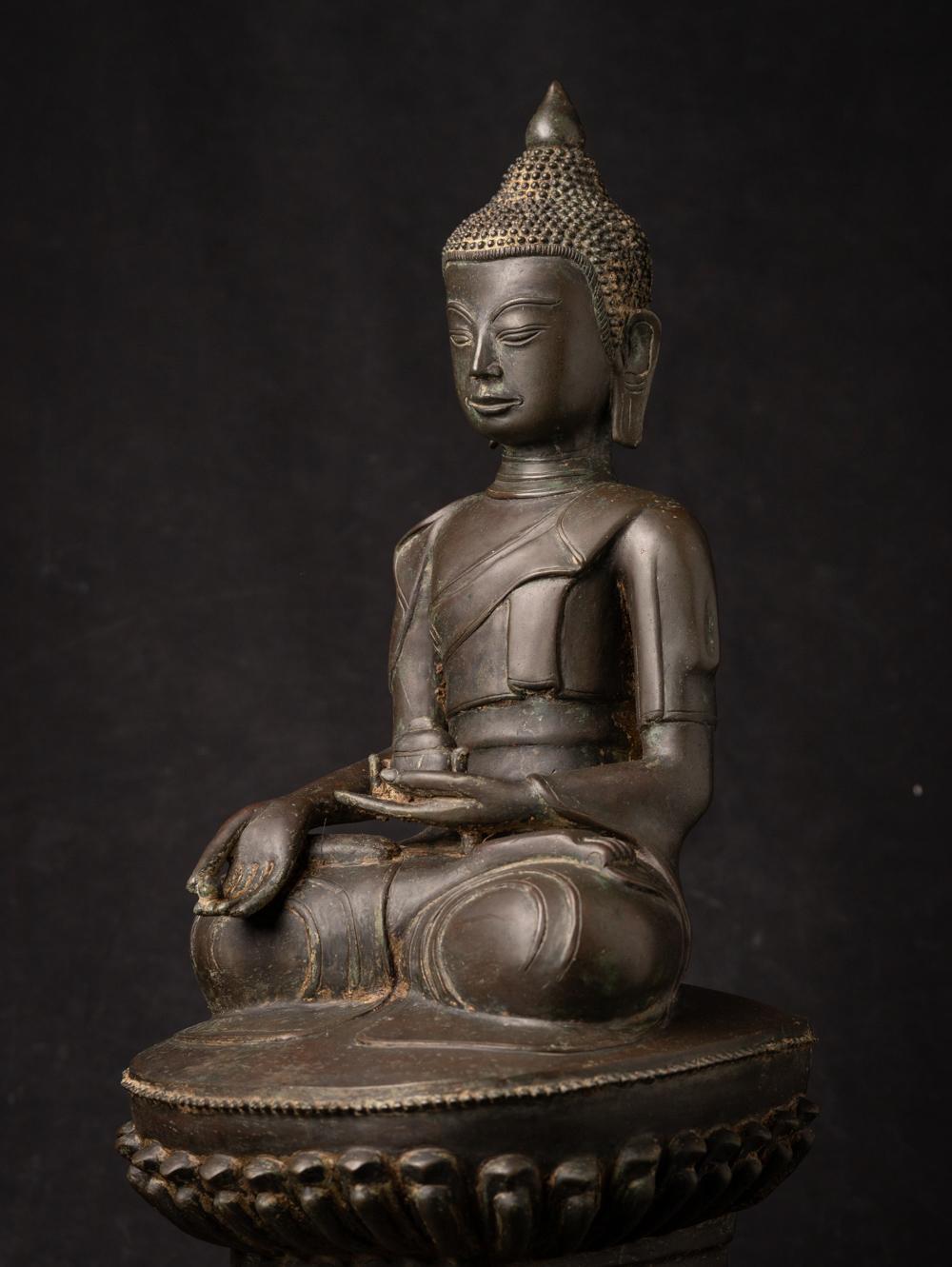 Bronze Early 20th century Old bronze Burmese Buddha statue from Burma For Sale