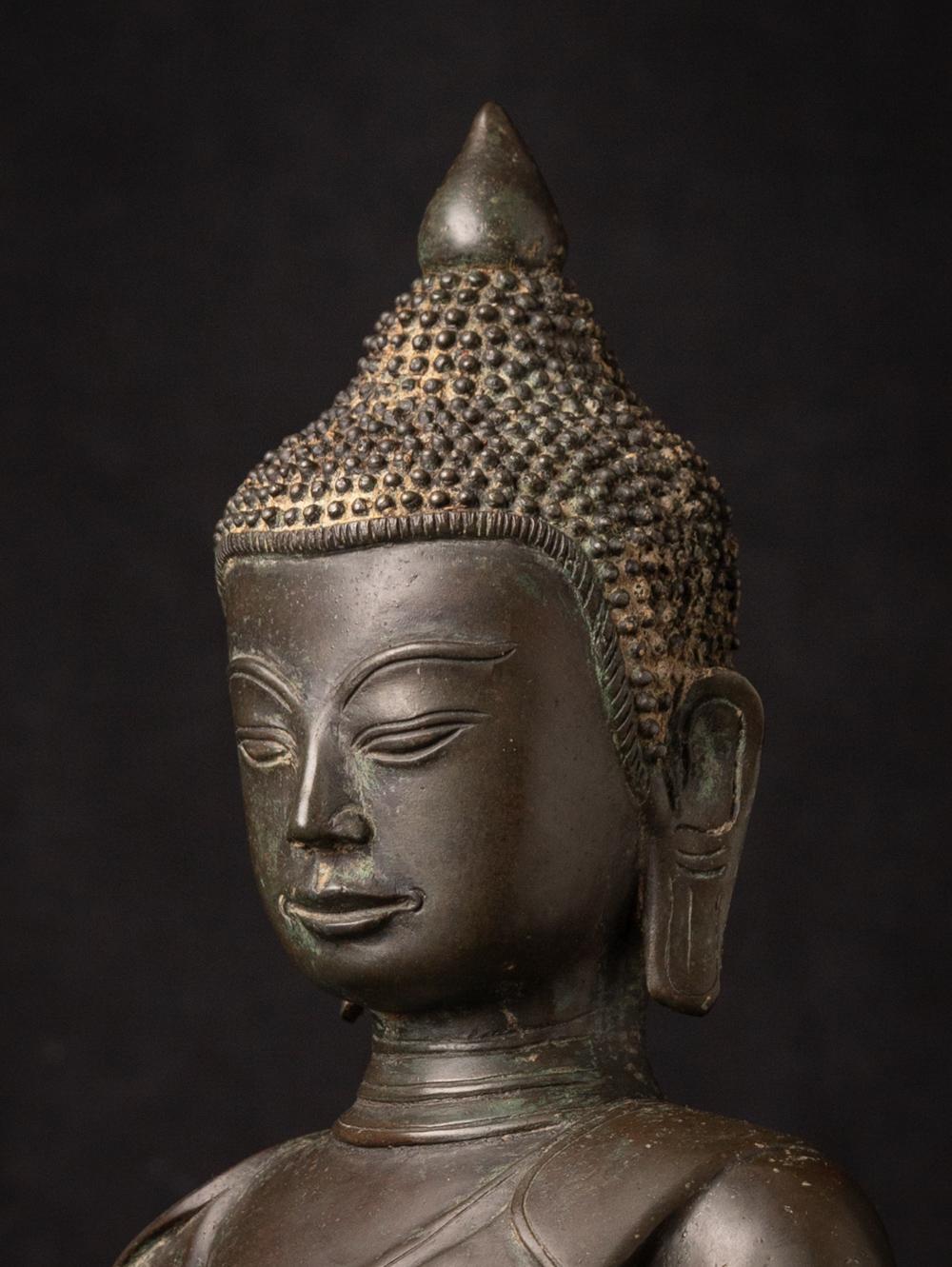 Early 20th century Old bronze Burmese Buddha statue from Burma For Sale 1