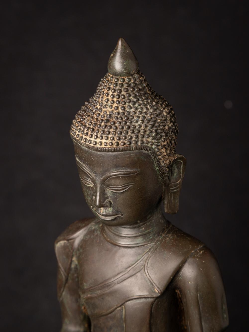 Early 20th century Old bronze Burmese Buddha statue from Burma For Sale 3