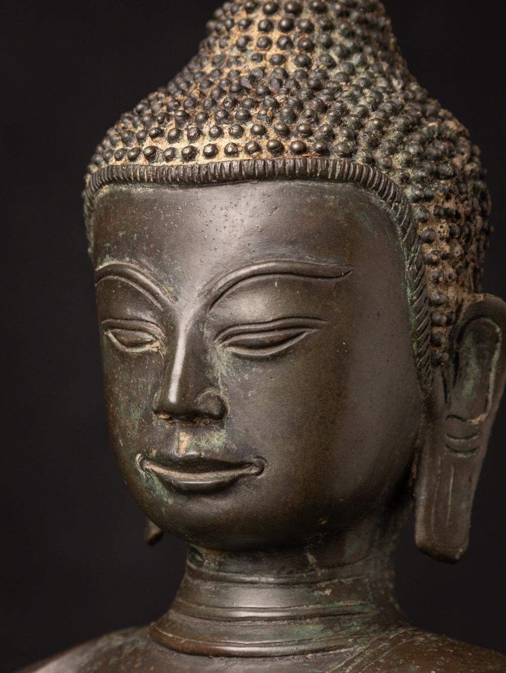 Early 20th century Old bronze Burmese Buddha statue from Burma For Sale 4