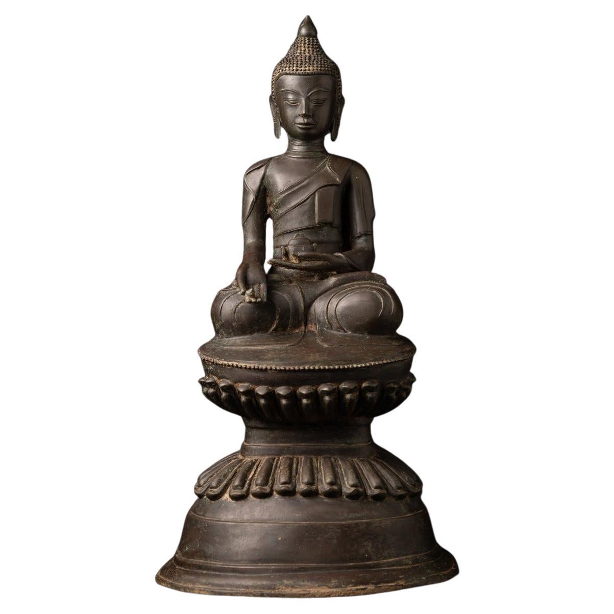 Early 20th century Old bronze Burmese Buddha statue from Burma For Sale