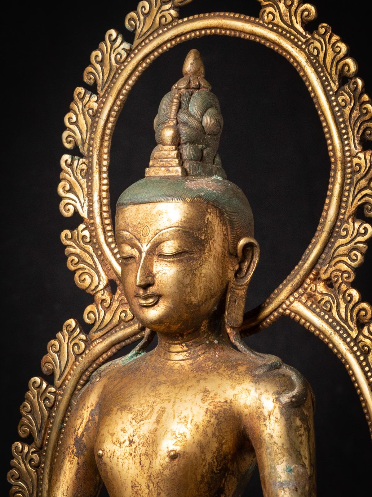 Early 20th century Old bronze Nepali Bodhisattva Padmapani Lok - OriginalBuddhas In Good Condition For Sale In DEVENTER, NL