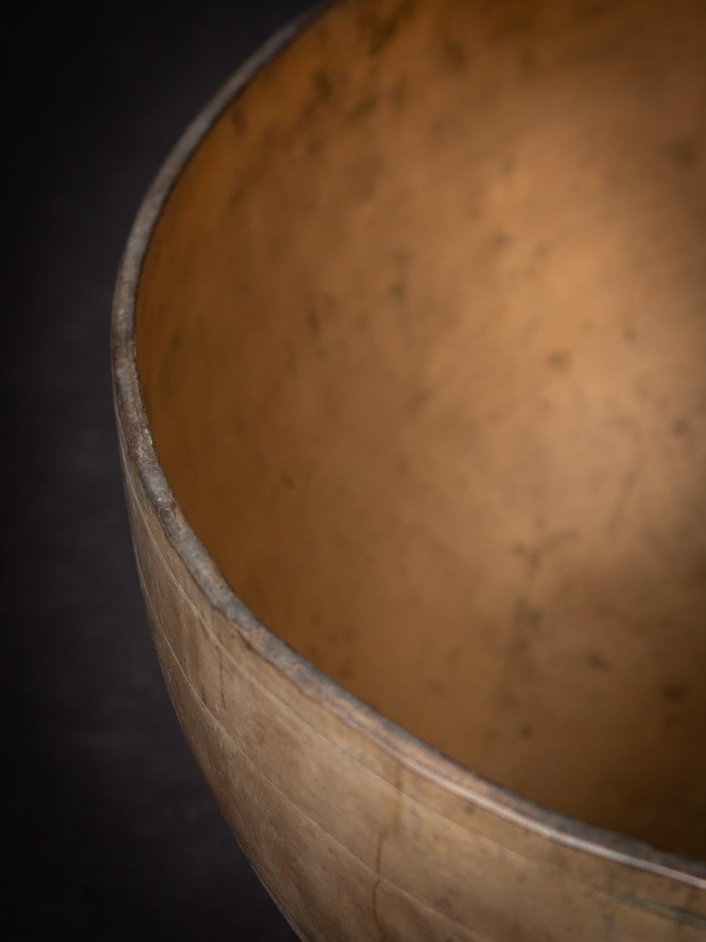 Nepalese Early 20th century Old bronze Nepali Singing Bowl from Nepal - OriginalBuddhas