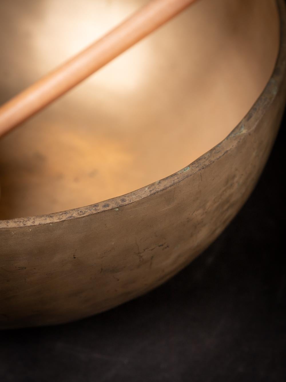 Bronze Early 20th century Old bronze Nepali Singing Bowl from Nepal - OriginalBuddhas