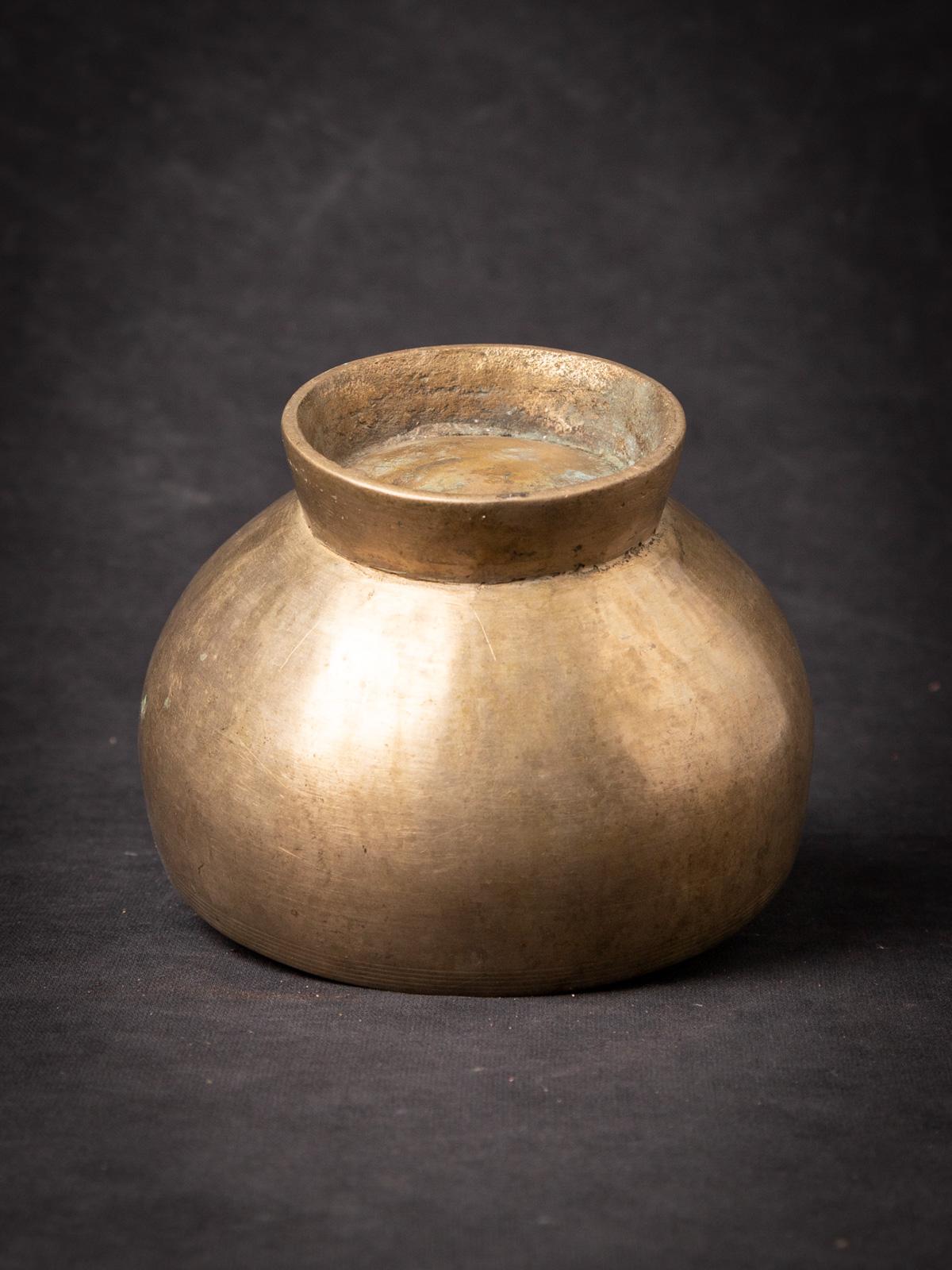 Early 20th Century Old Bronze Nepali Singing Bowl, Original Buddhas For Sale 8