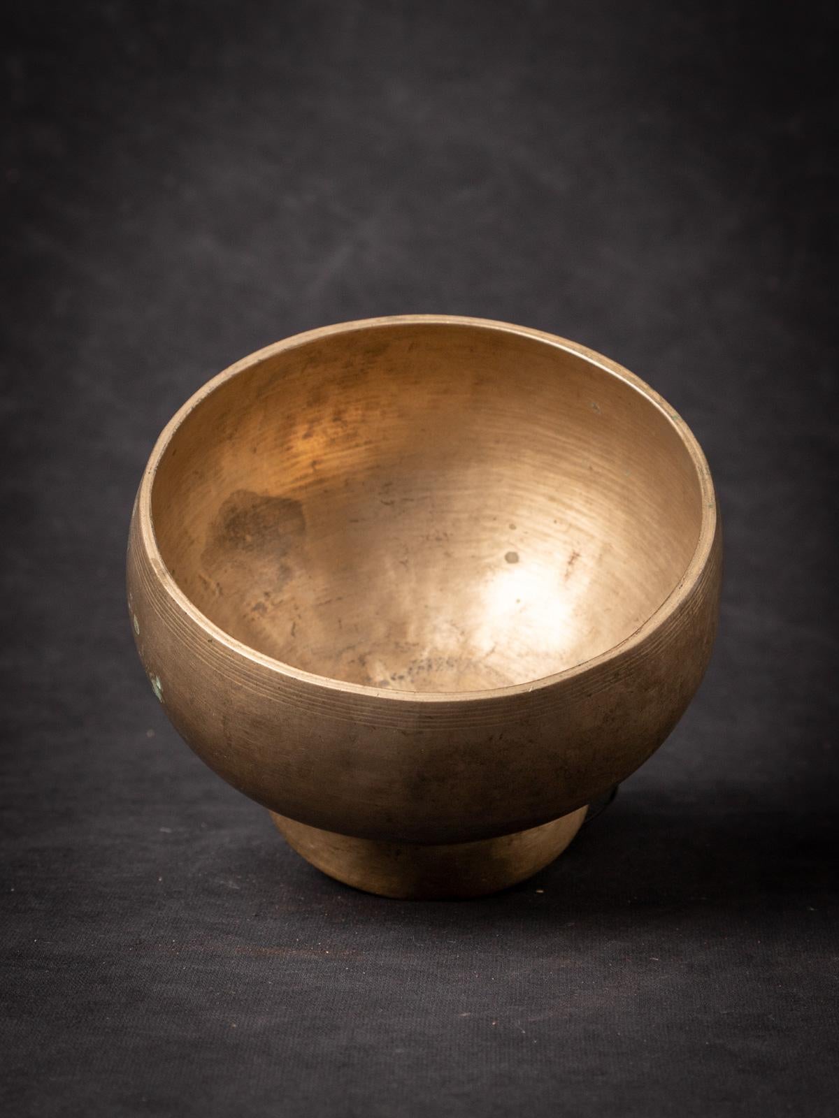 Early 20th Century Old Bronze Nepali Singing Bowl, Original Buddhas For Sale 9