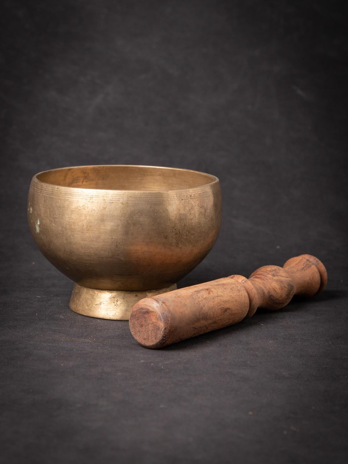 Early 20th Century Old Bronze Nepali Singing Bowl, Original Buddhas For Sale 10