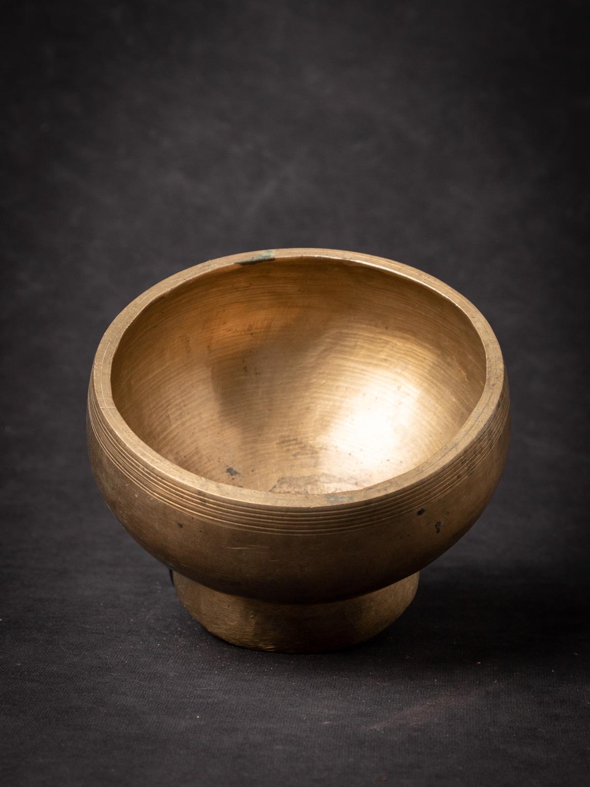 Early 20th century Old bronze Nepali Singing Bowl  OriginalBuddhas For Sale 10