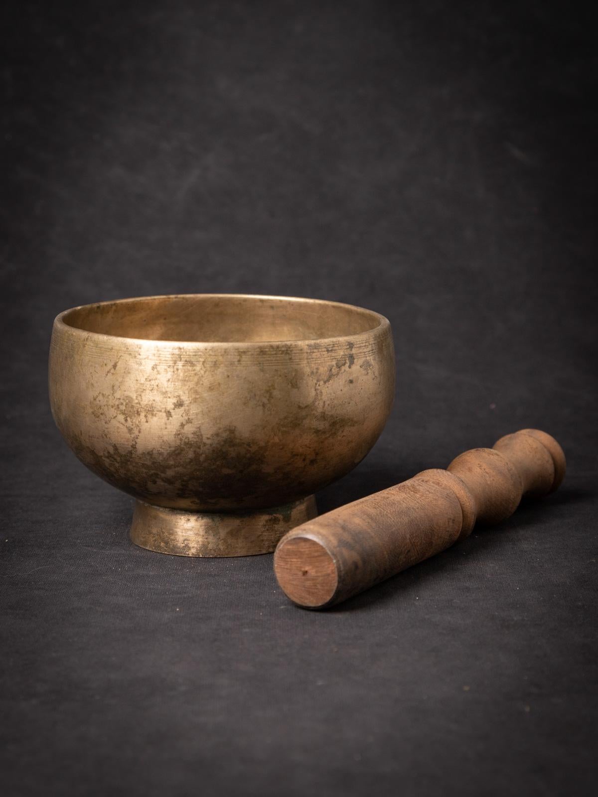 Early 20th Century Old bronze Nepali Singing bowl  OriginalBuddhas For Sale 12